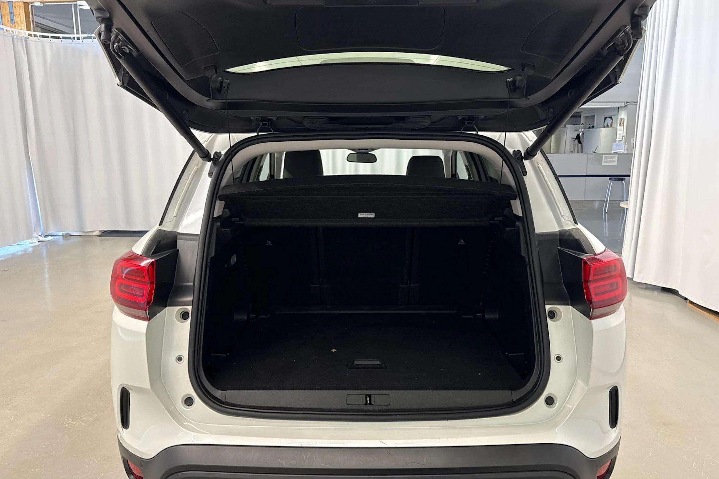 musta Citroën C5 Aircross 2020 kuva 13.