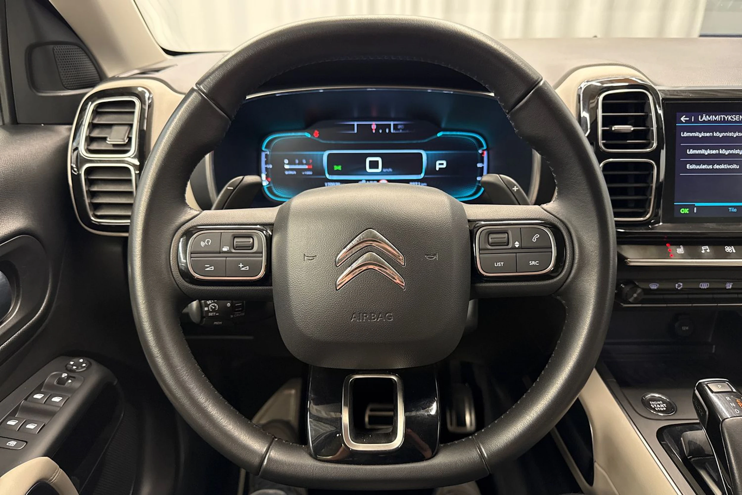 musta Citroën C5 Aircross 2020 kuva 15.