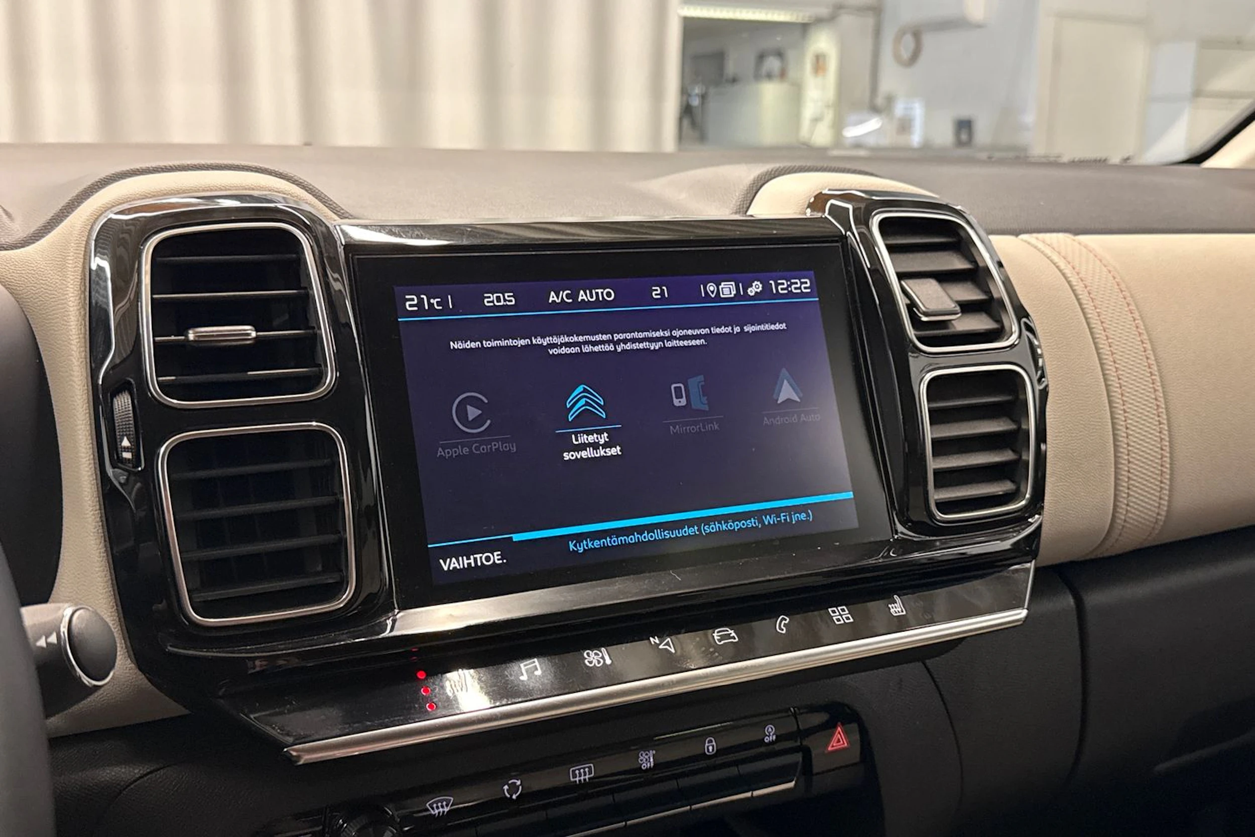 musta Citroën C5 Aircross 2020 kuva 17.