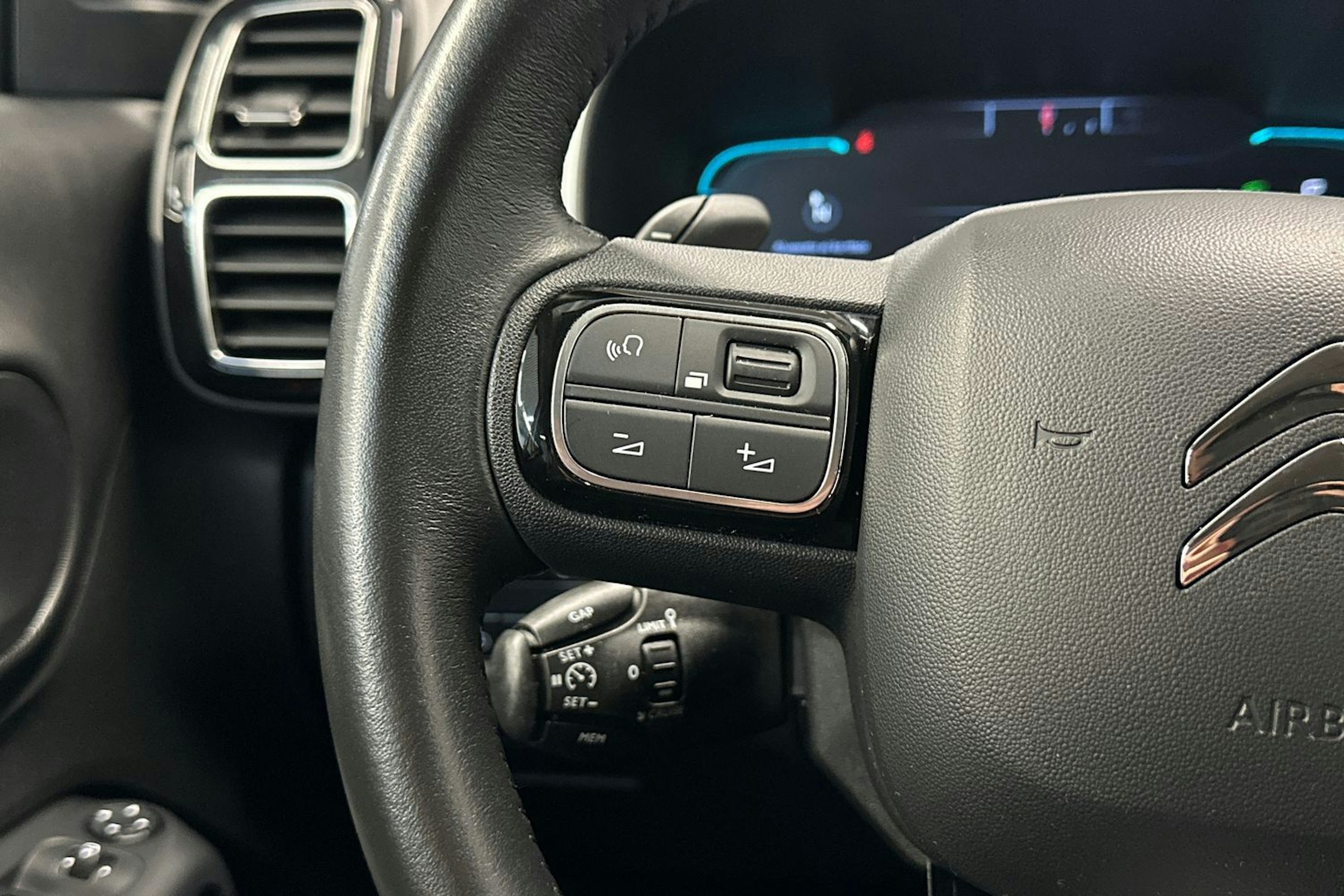 Musta Citroën C5 Aircross 2020 kuva 15.