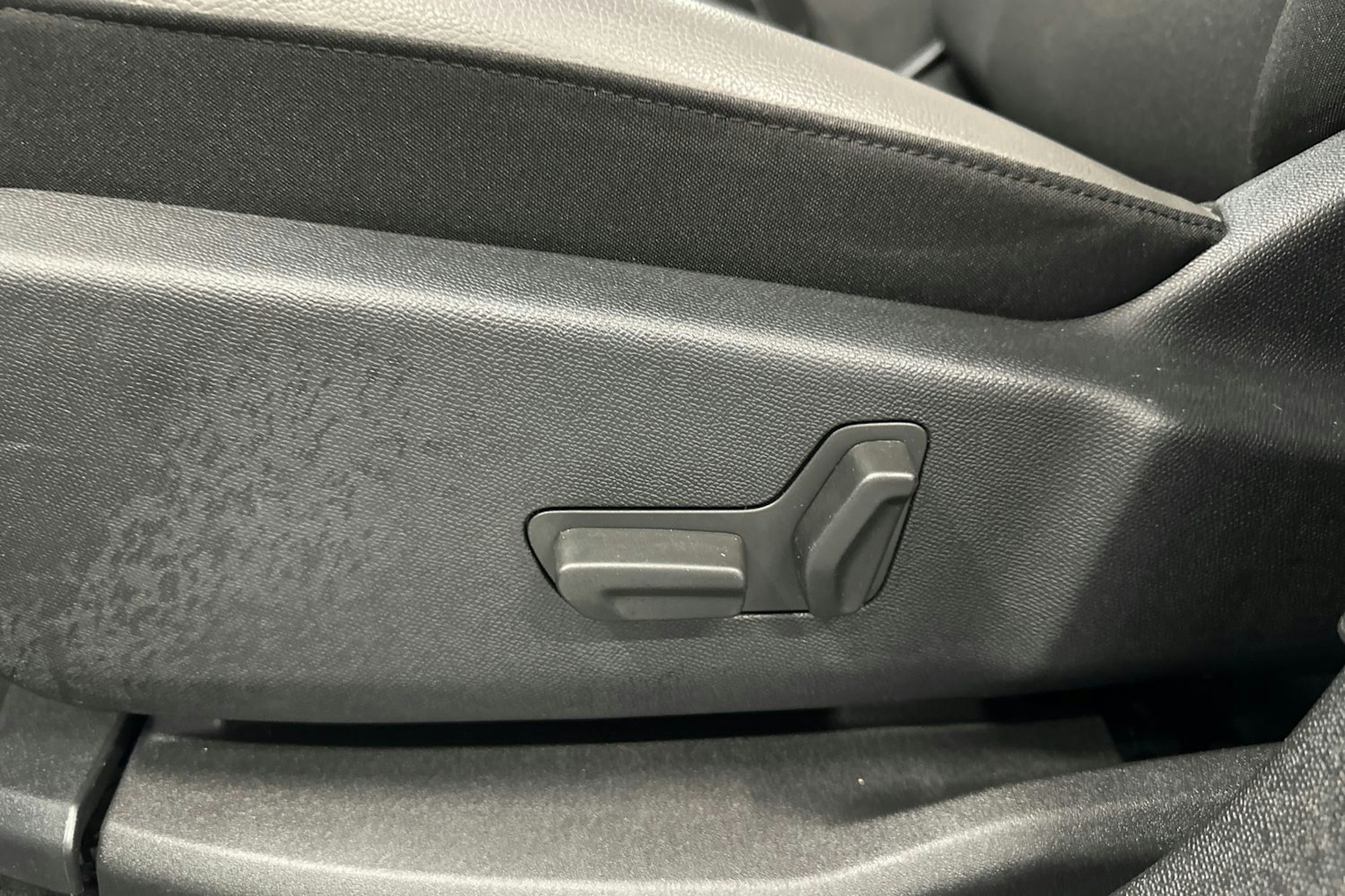 Musta Citroën C5 Aircross 2020 kuva 23.