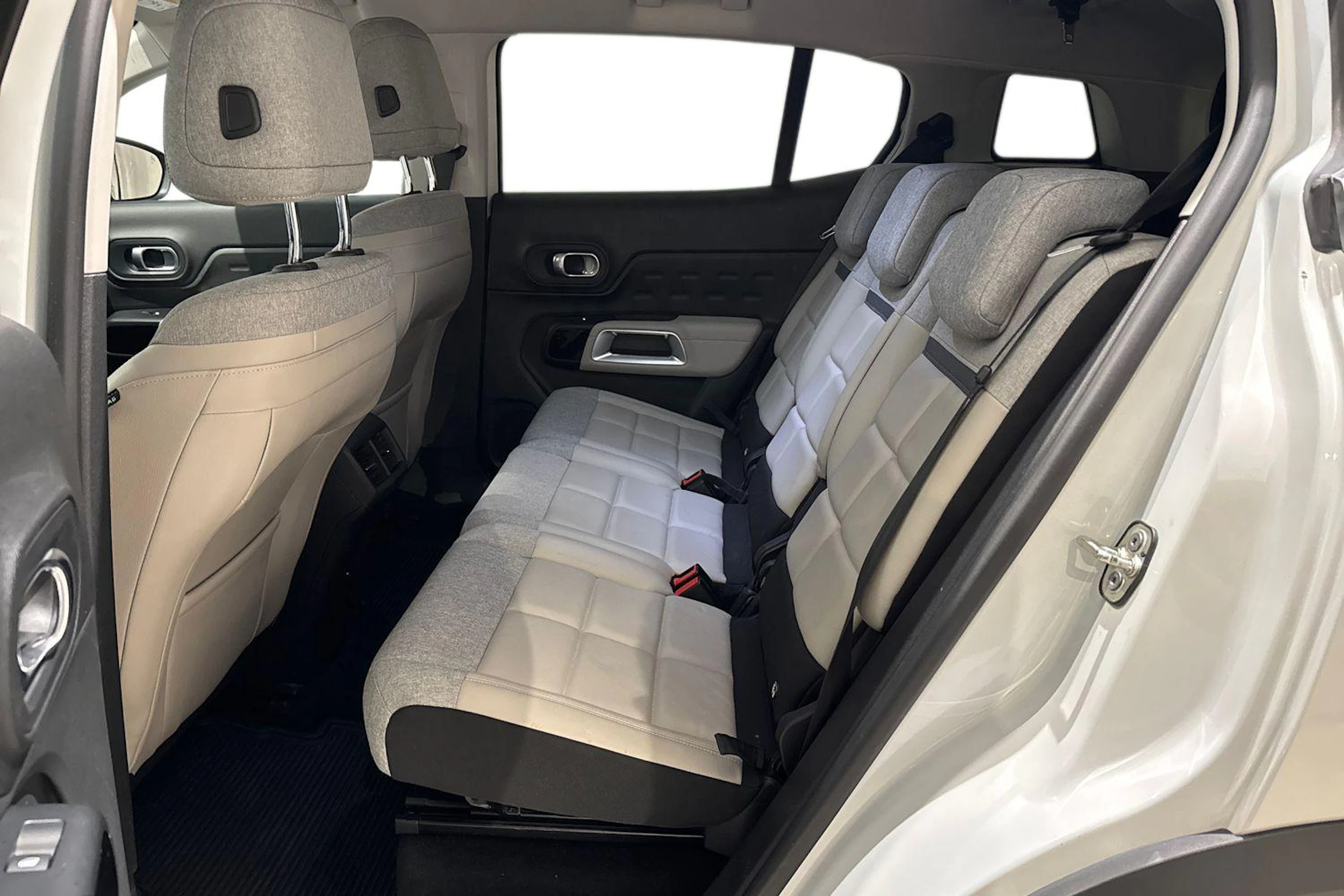 musta Citroën C5 Aircross 2020 kuva 8.