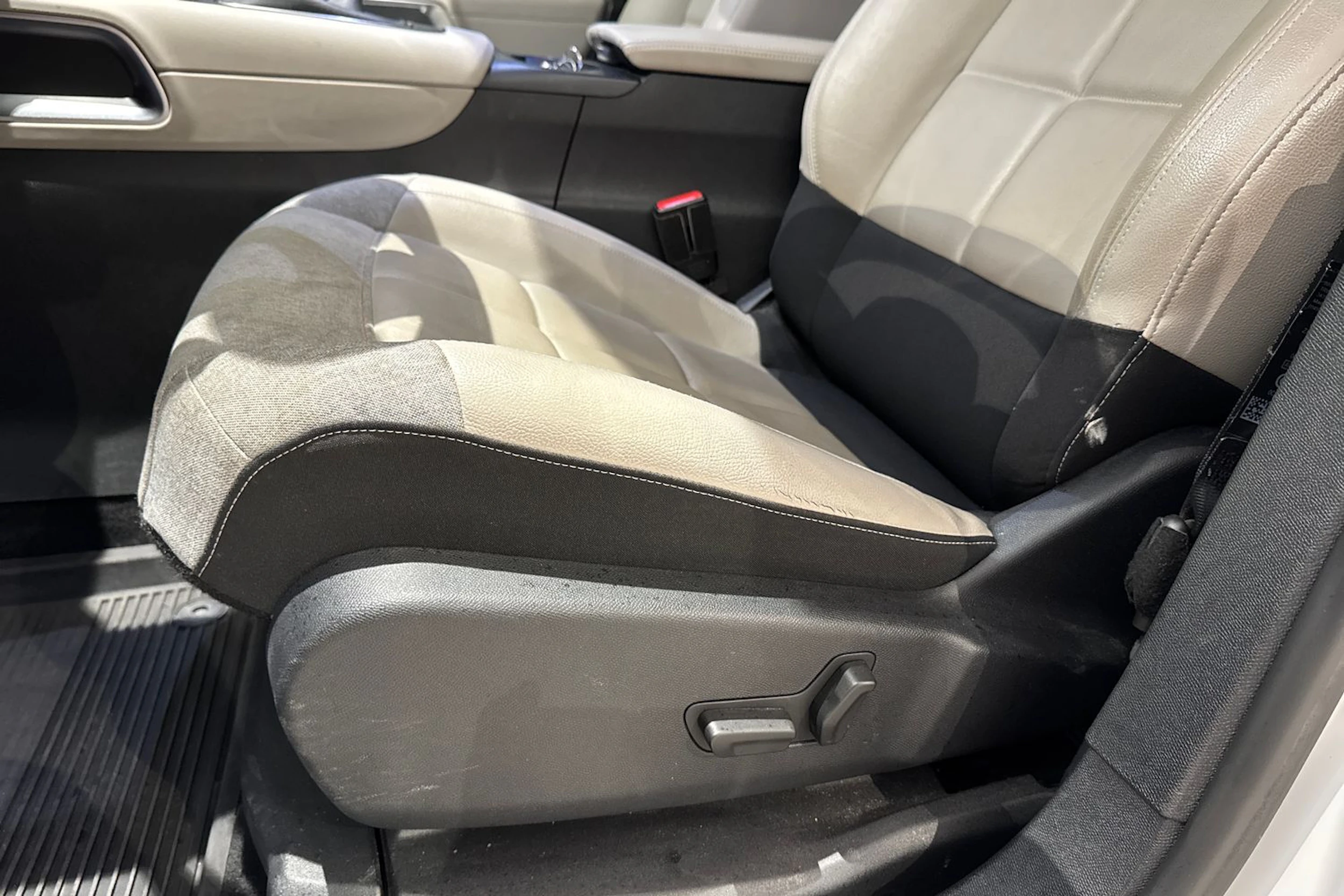 musta Citroën C5 Aircross 2020 kuva 15.
