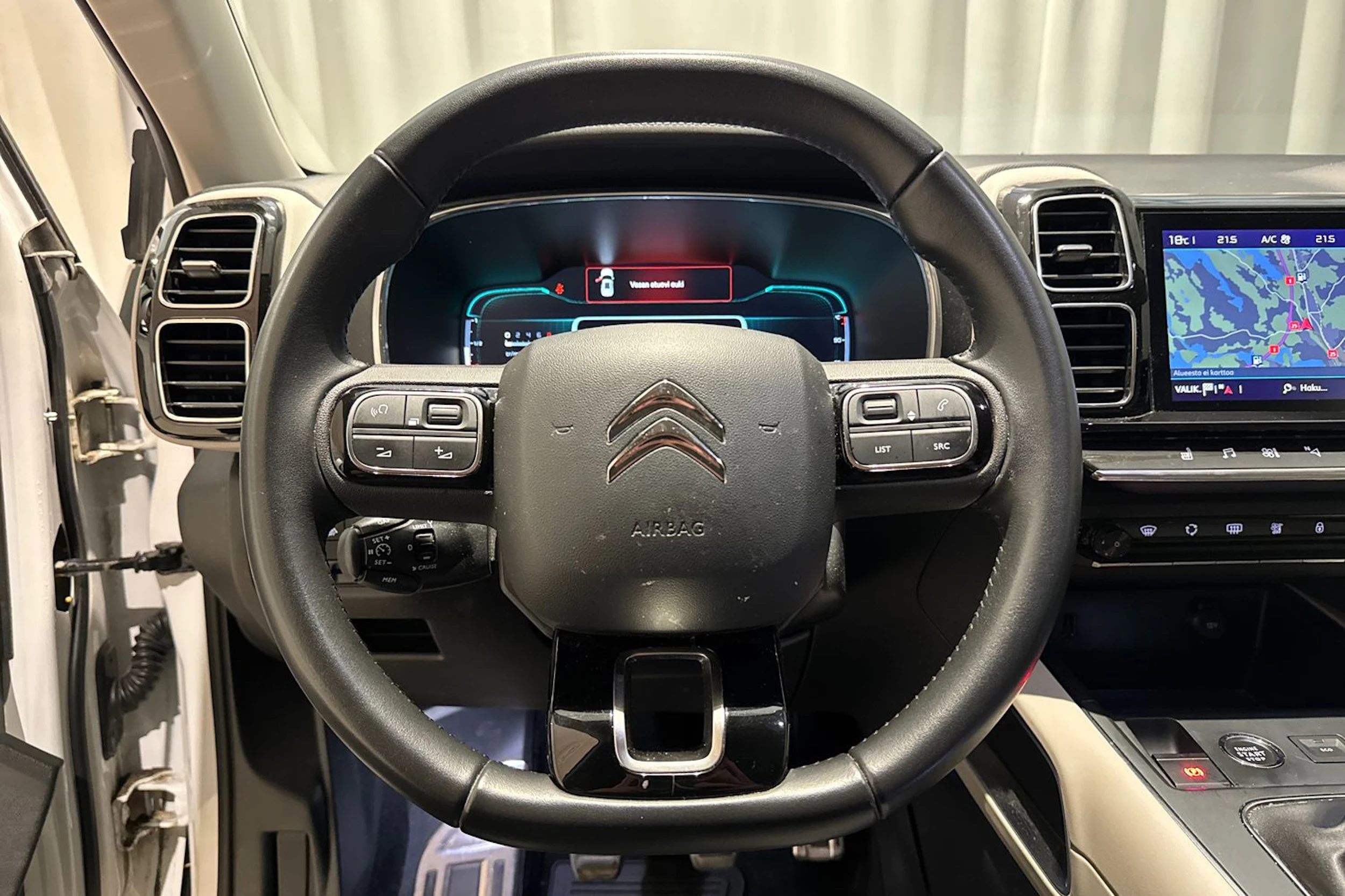 musta Citroën C5 Aircross 2020 kuva 16.