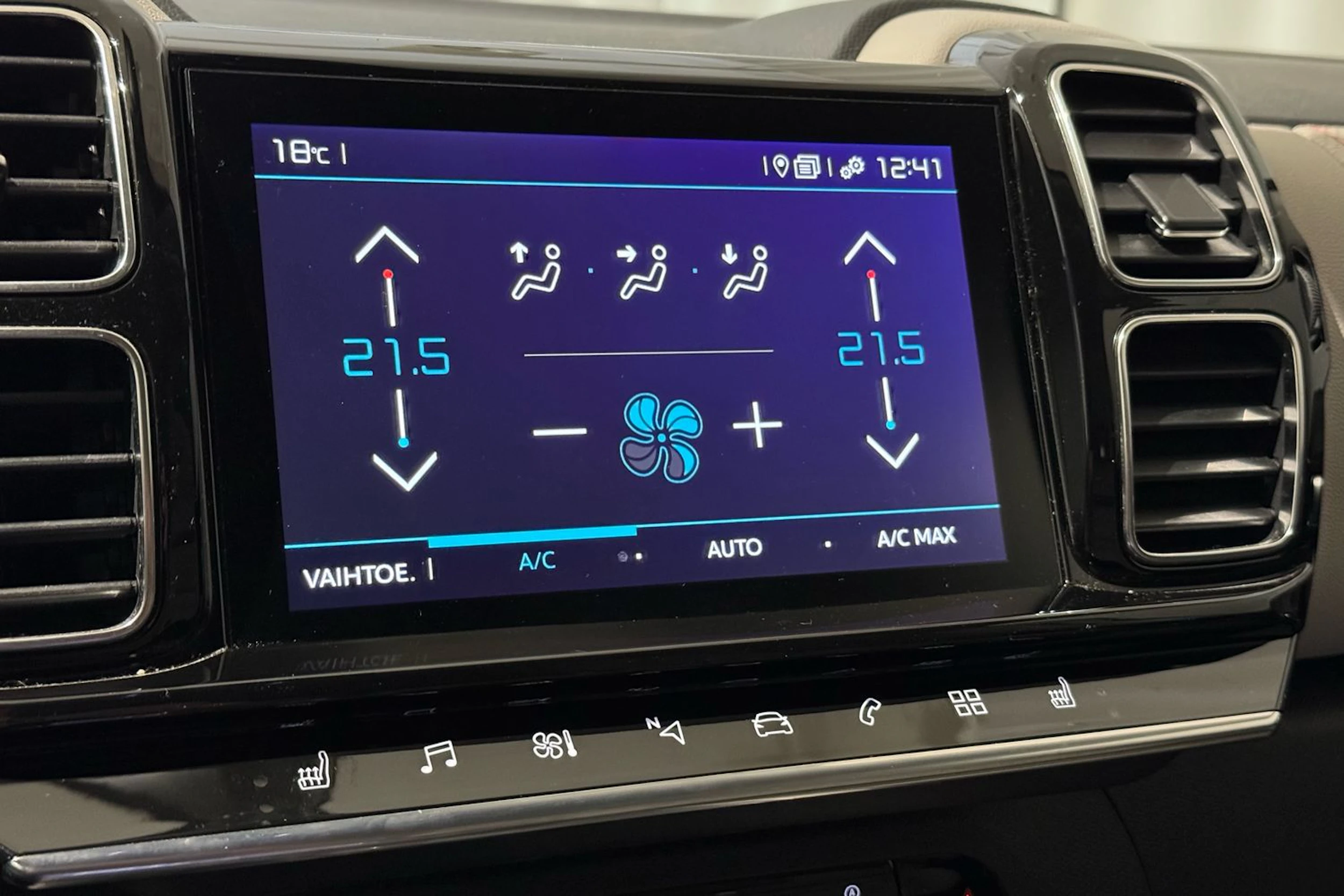 musta Citroën C5 Aircross 2020 kuva 20.
