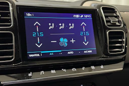 musta Citroën C5 Aircross 2020 kuva 20.
