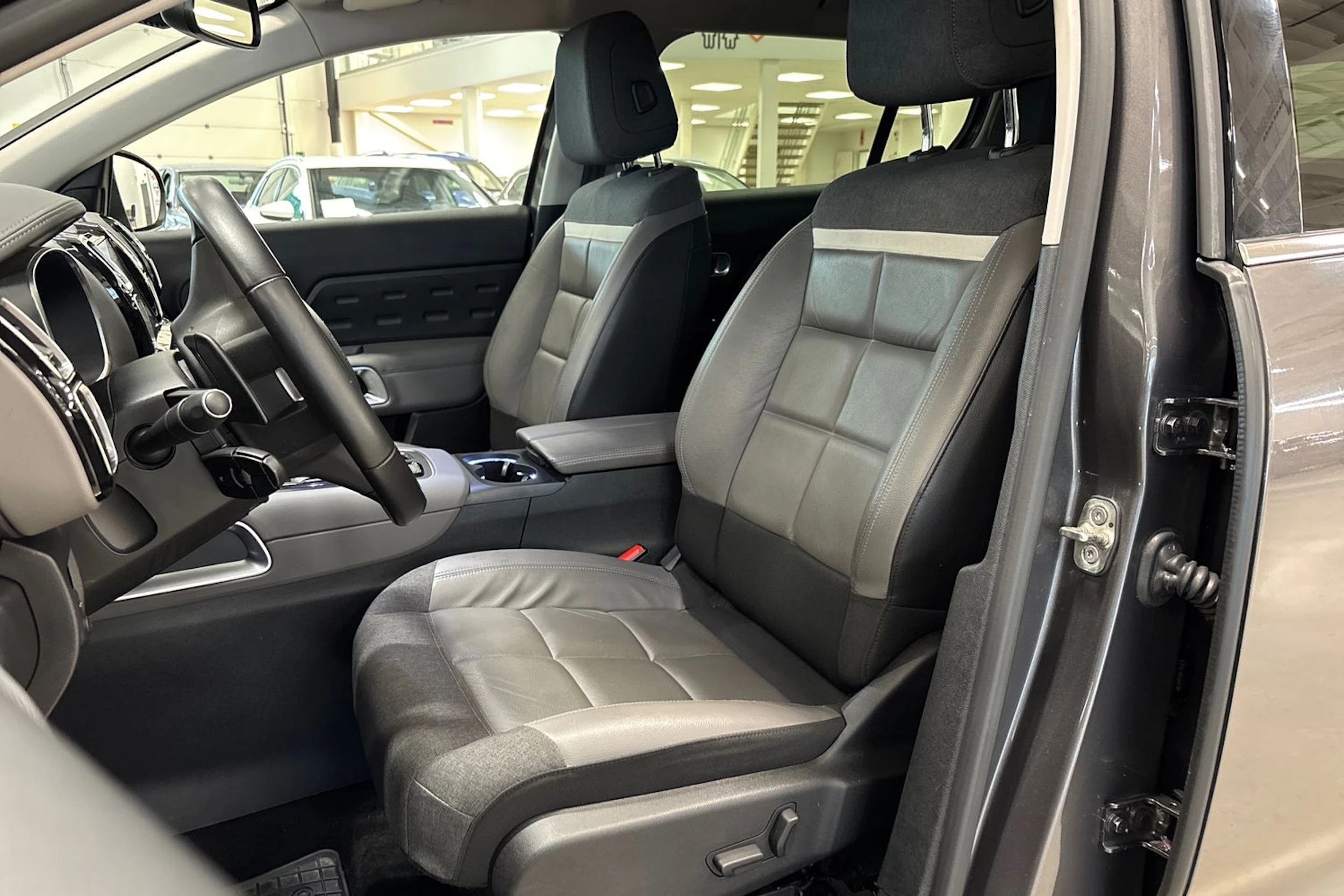 harmaa Citroën C5 Aircross 2020 kuva 11.