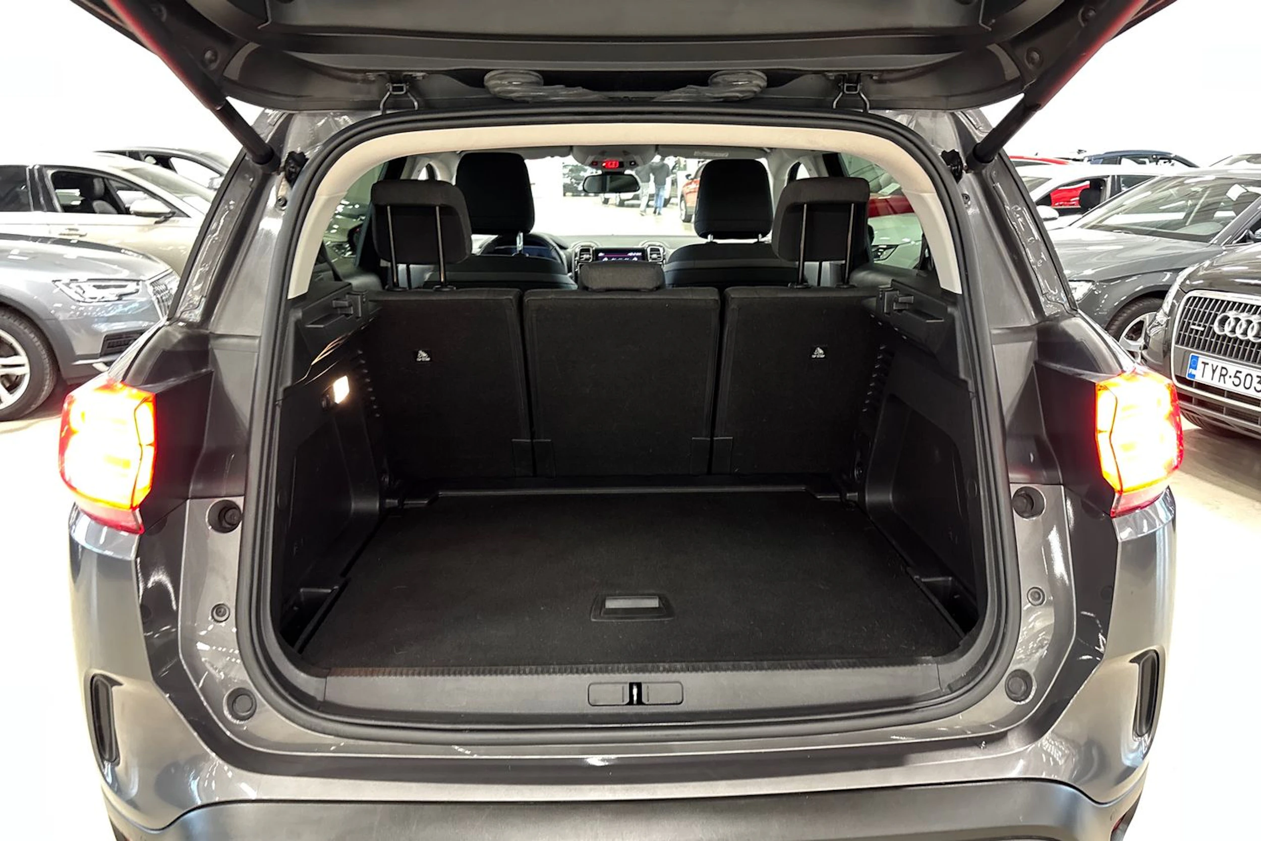 harmaa Citroën C5 Aircross 2020 kuva 30.