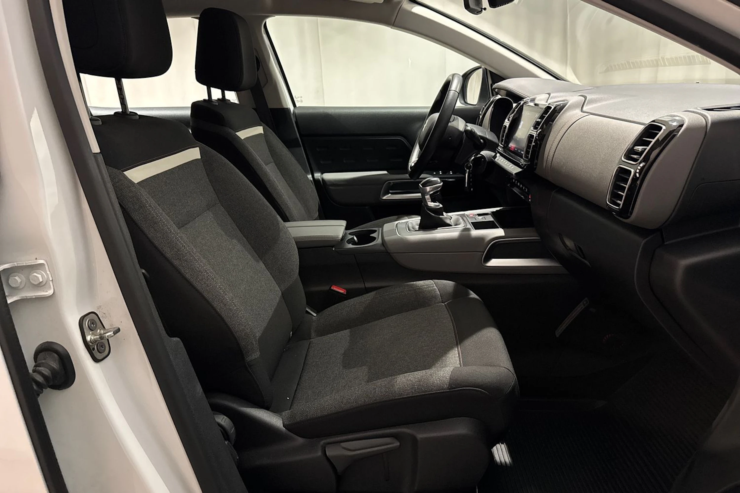 musta Citroën C5 Aircross 2020 kuva 12.