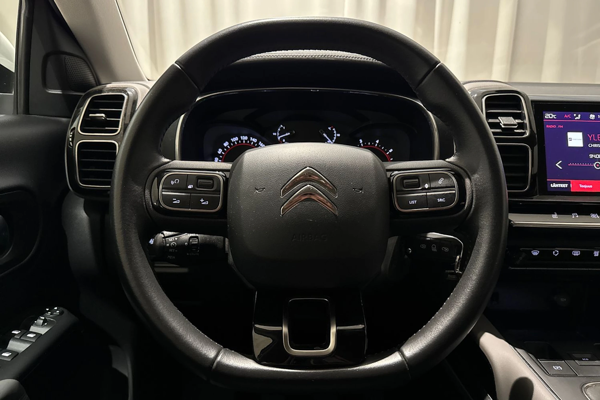 musta Citroën C5 Aircross 2020 kuva 13.
