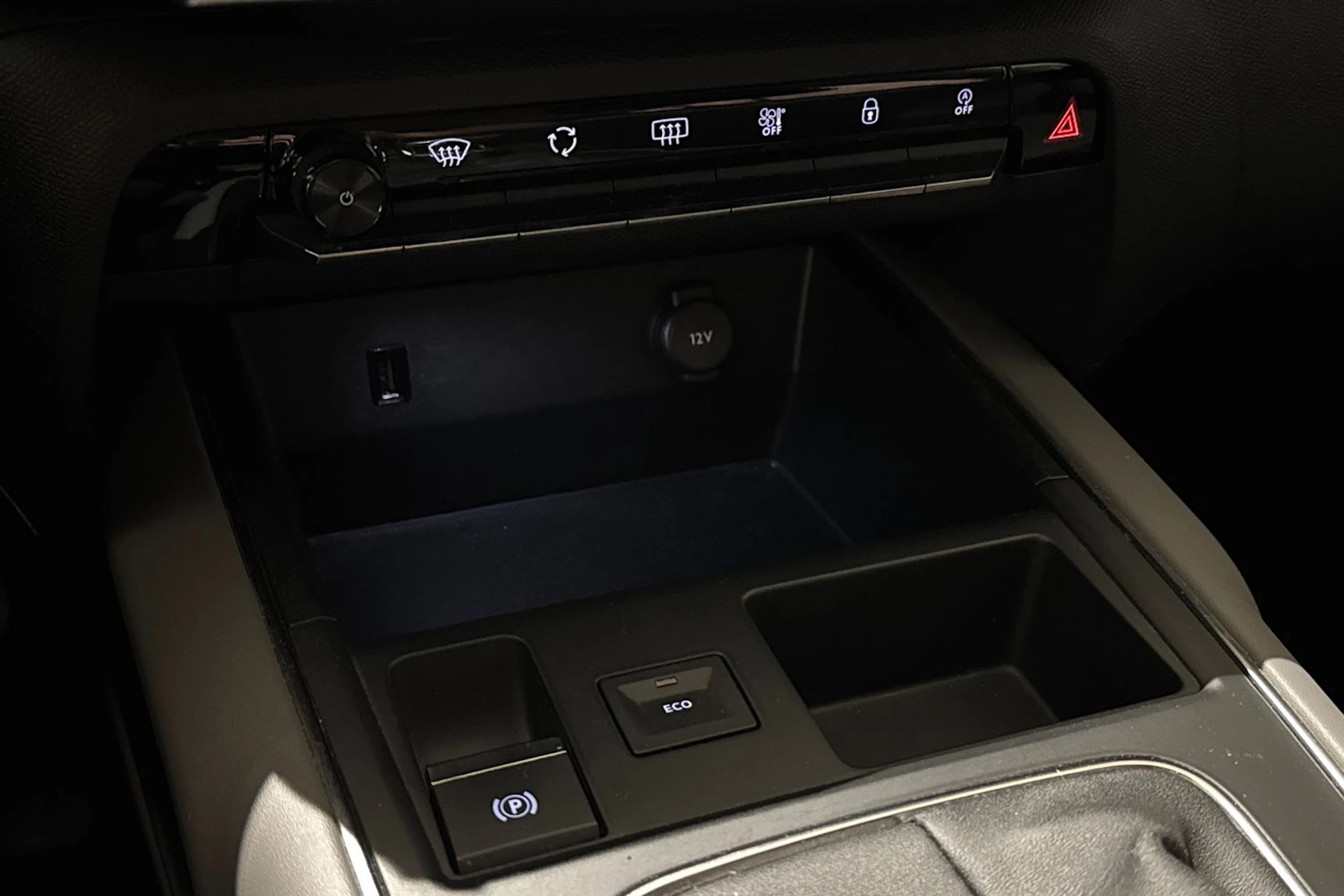 musta Citroën C5 Aircross 2020 kuva 20.