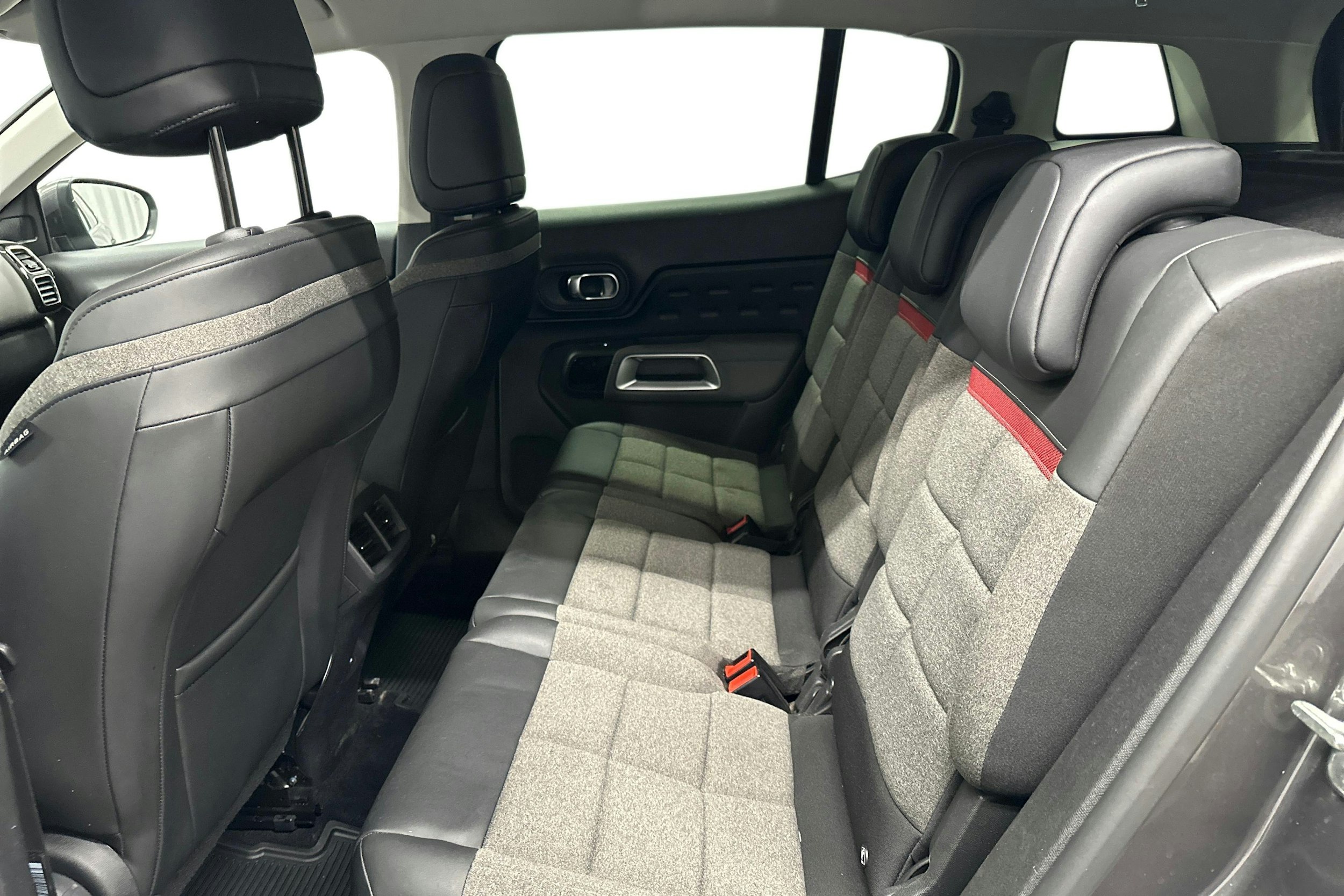 harmaa Citroën C5 Aircross 2021 kuva 10.
