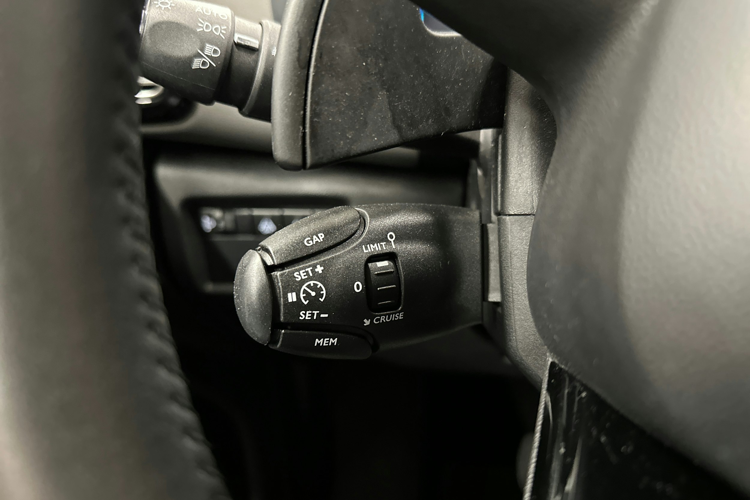 harmaa Citroën C5 Aircross 2021 kuva 16.