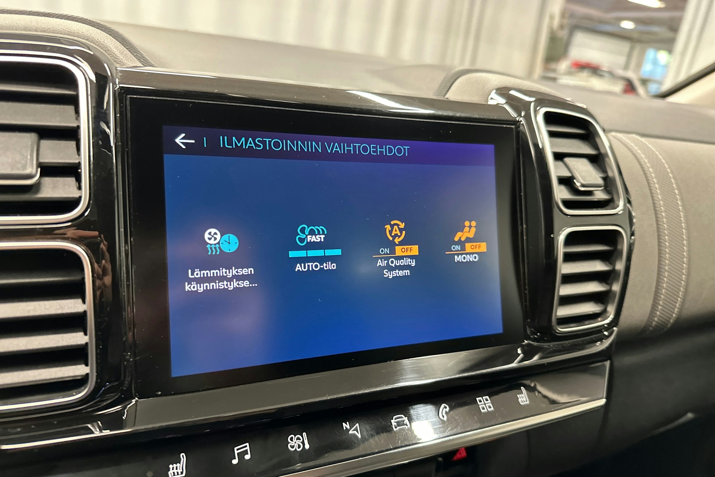 harmaa Citroën C5 Aircross 2021 kuva 20.