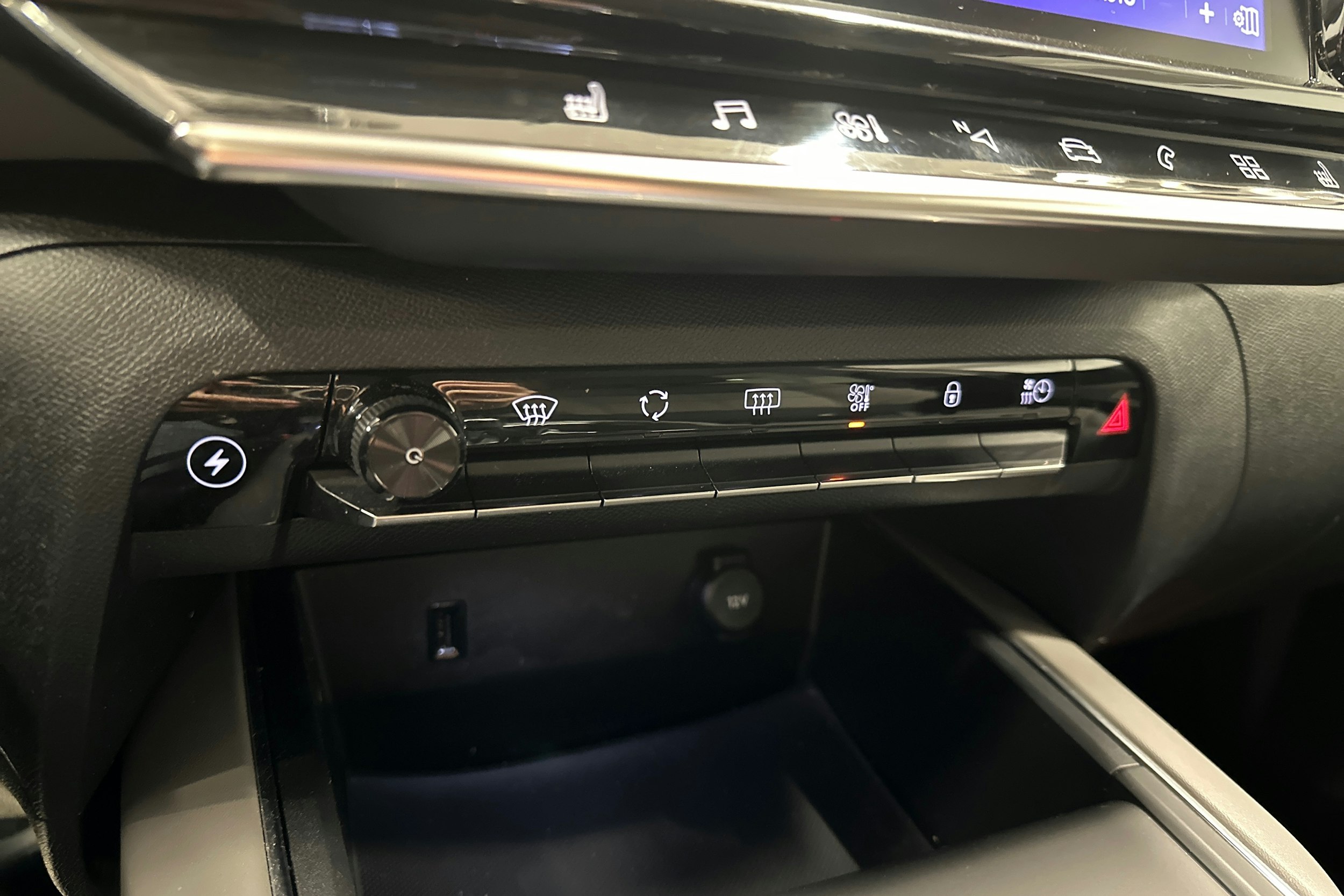 harmaa Citroën C5 Aircross 2021 kuva 25.