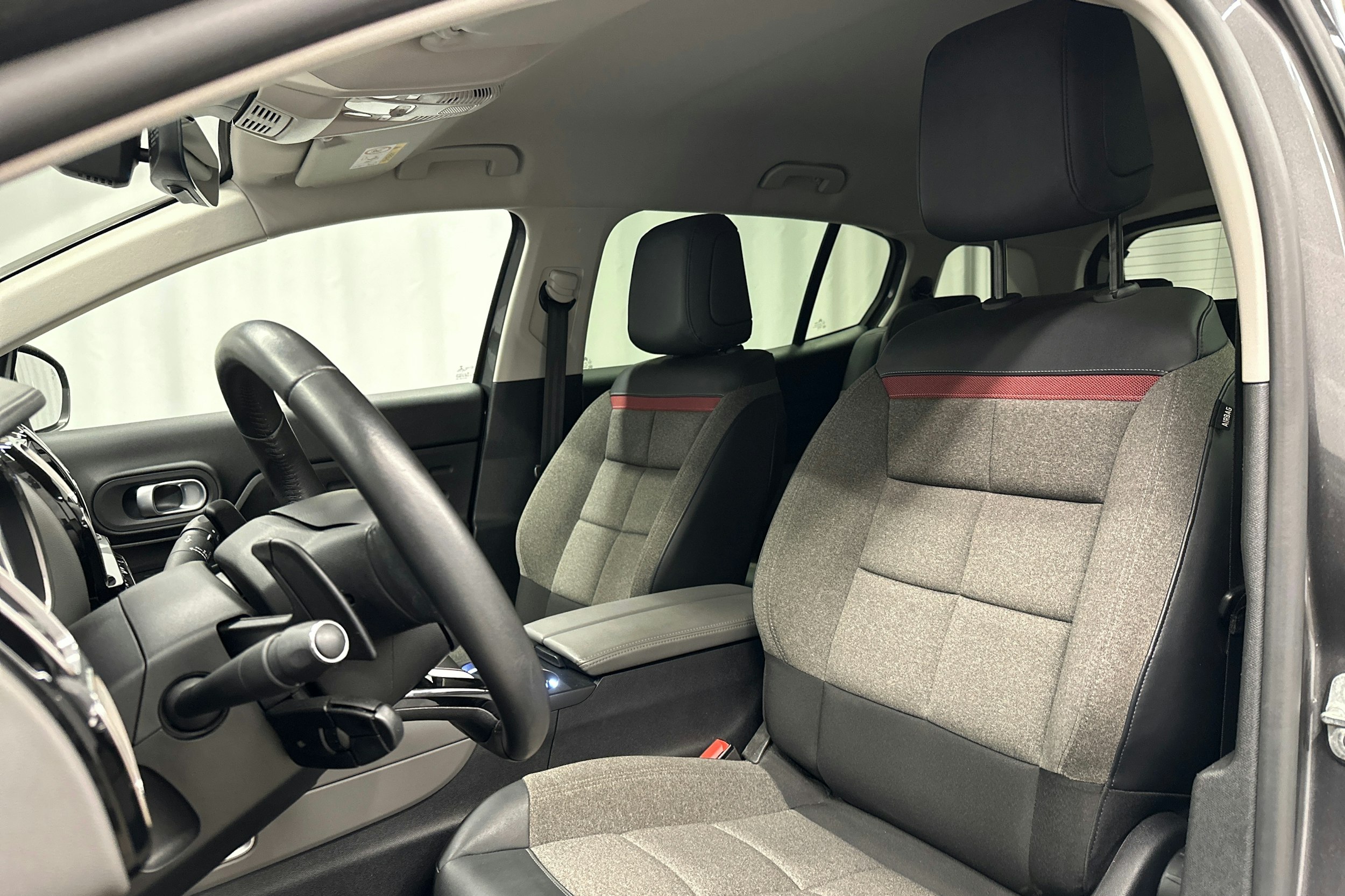 harmaa Citroën C5 Aircross 2021 kuva 27.