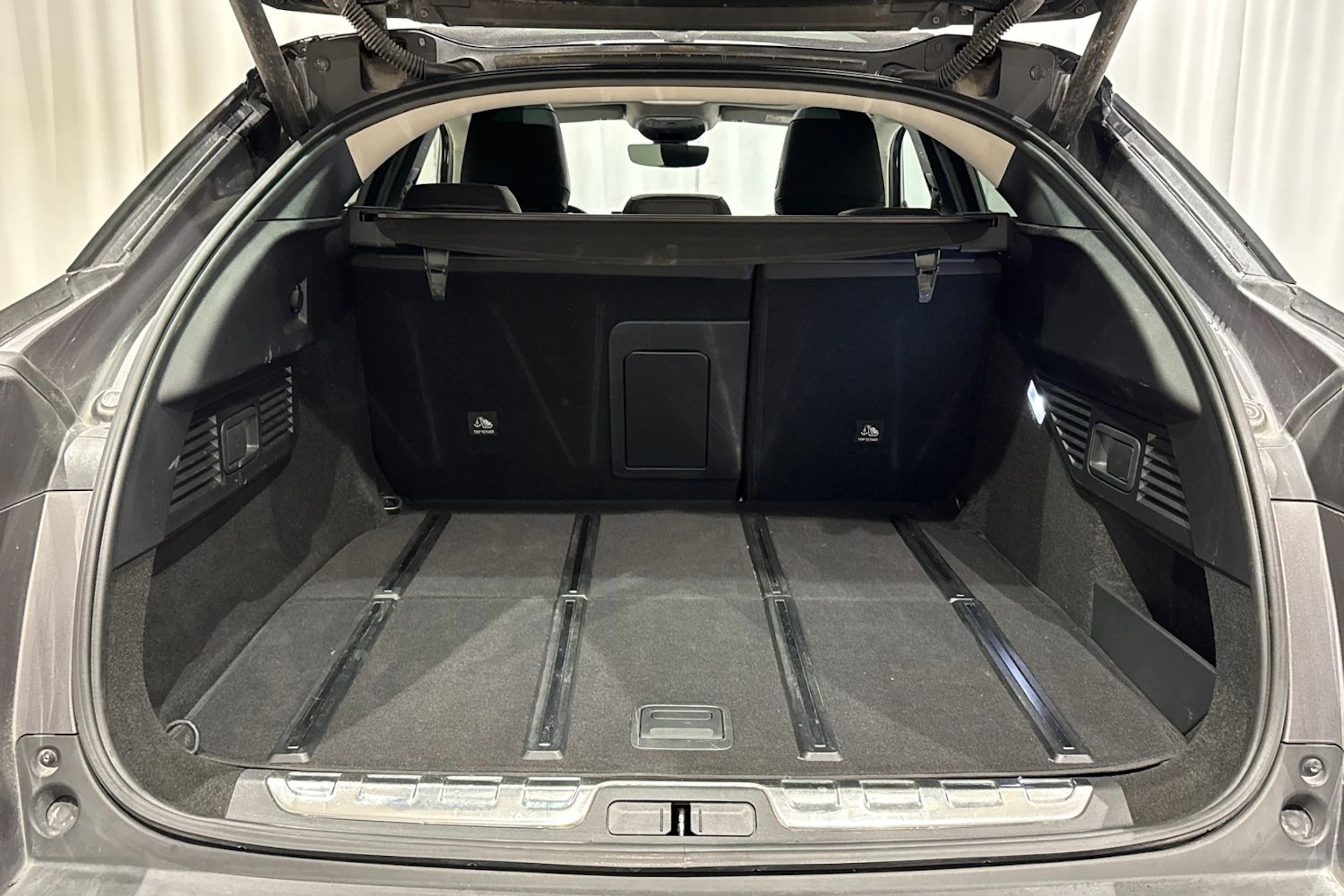 harmaa Citroën C5 X 2022 kuva 11.