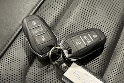 harmaa Citroën C5 X 2022 kuva 32.