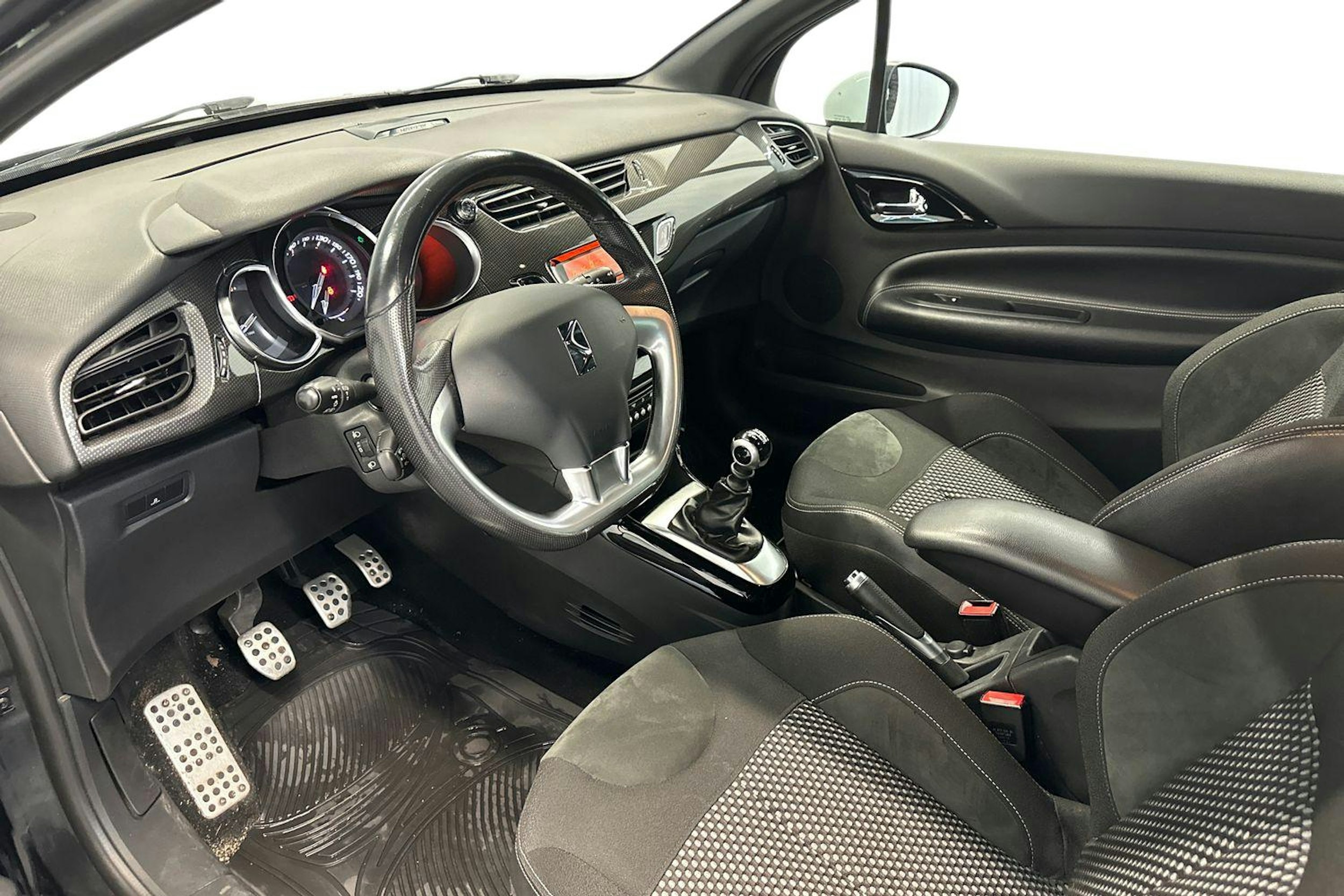 Musta Citroën DS3 2010 kuva 7.