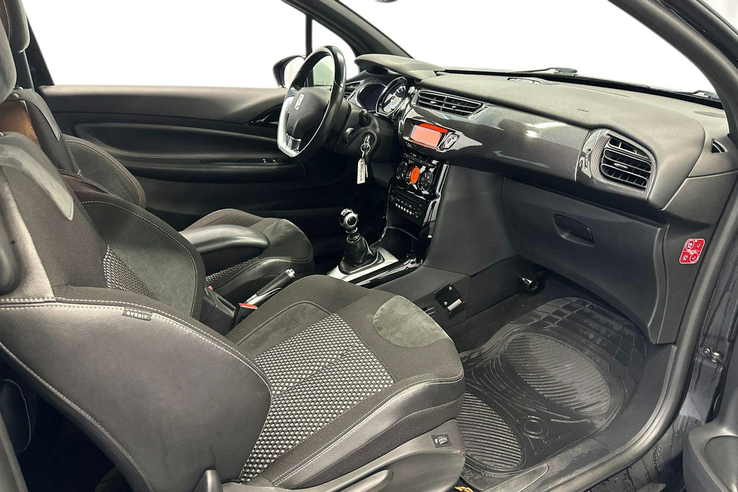 Musta Citroën DS3 2010 kuva 9.