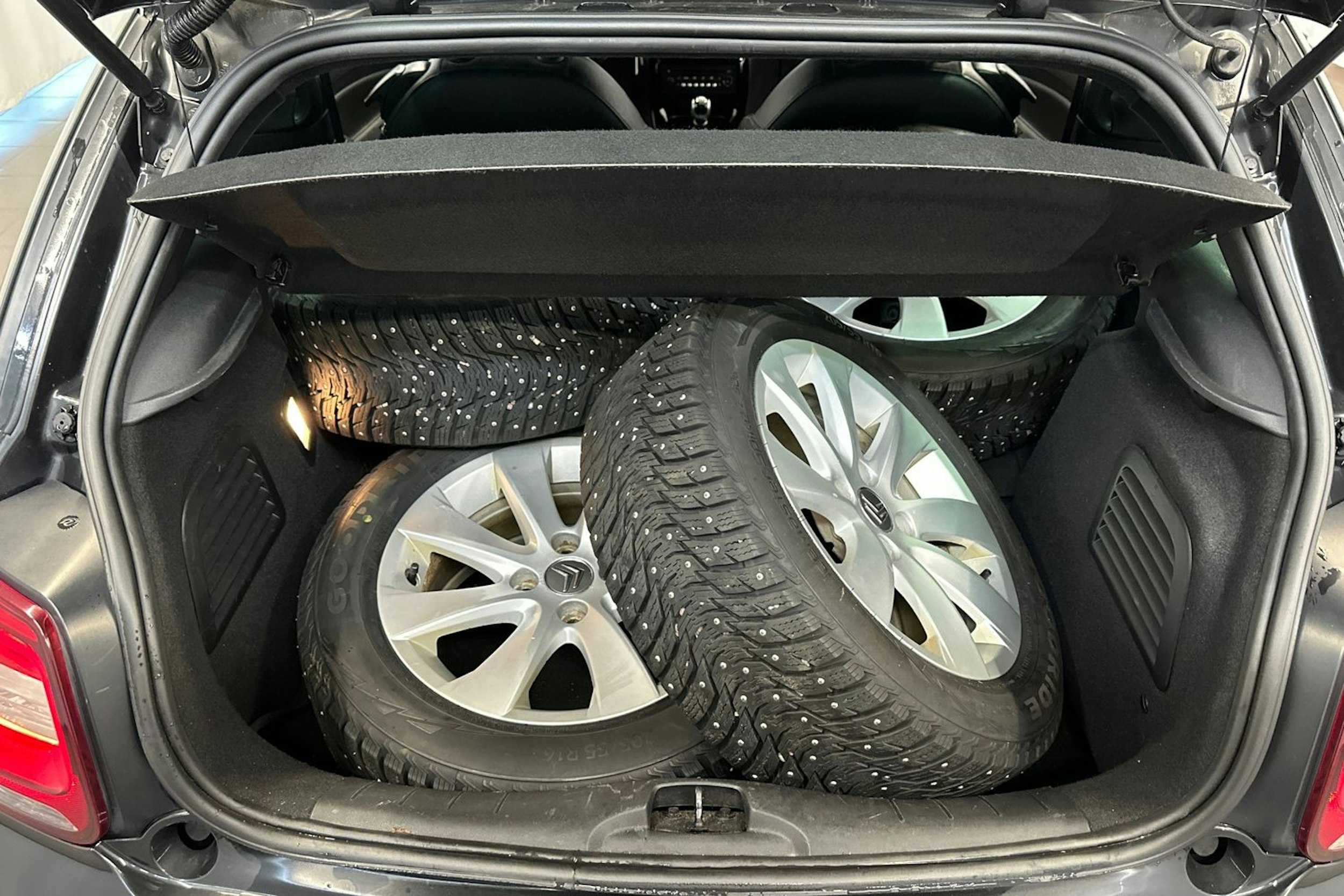 Musta Citroën DS3 2010 kuva 12.
