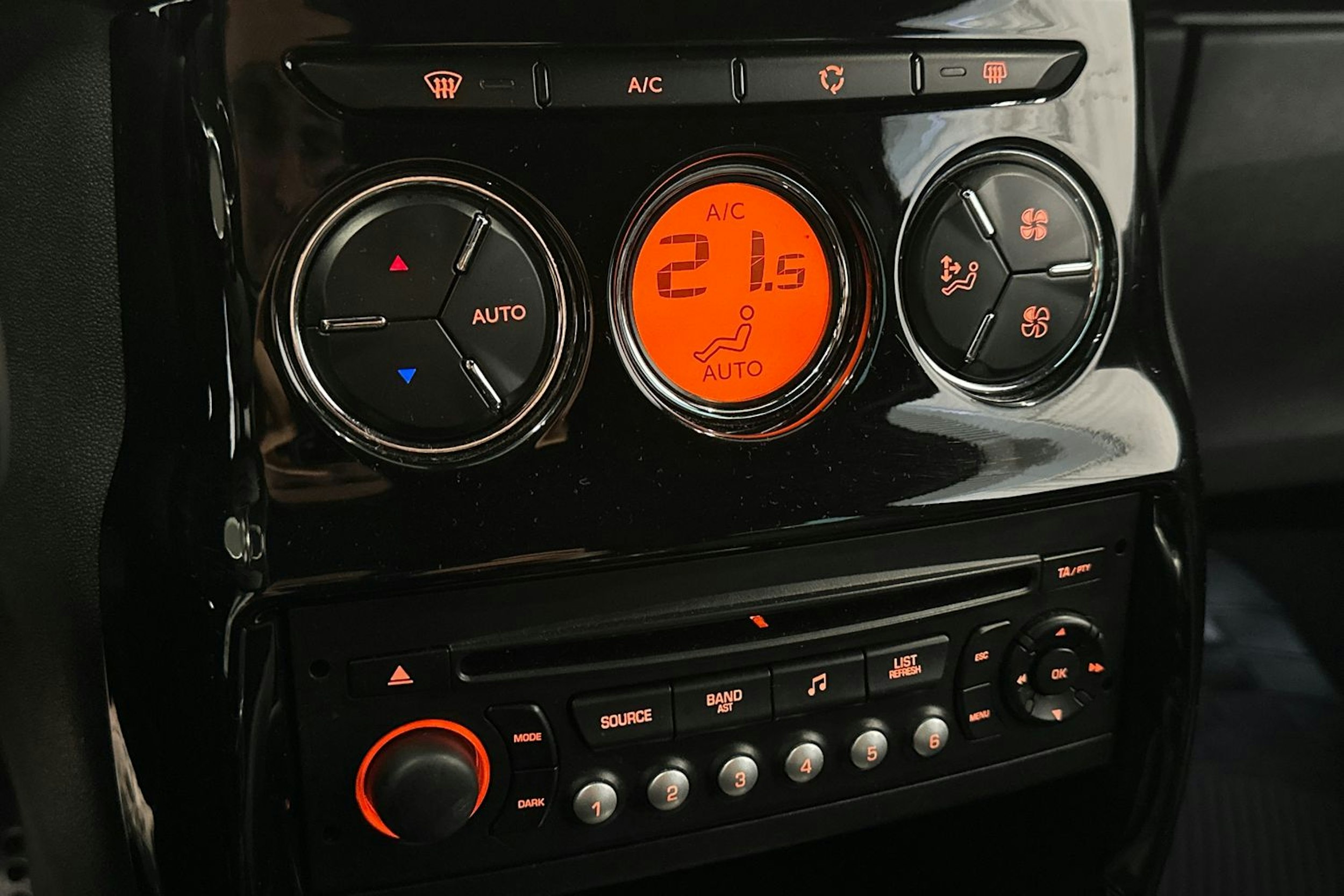 Musta Citroën DS3 2010 kuva 16.
