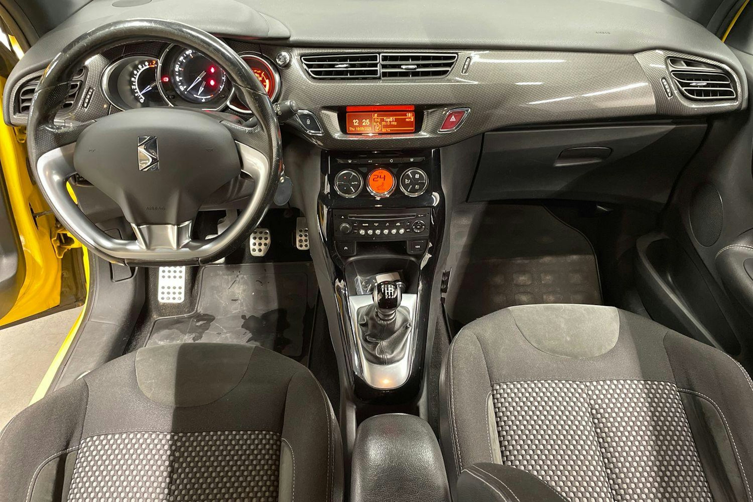keltainen Citroën DS3 2011 kuva 9.