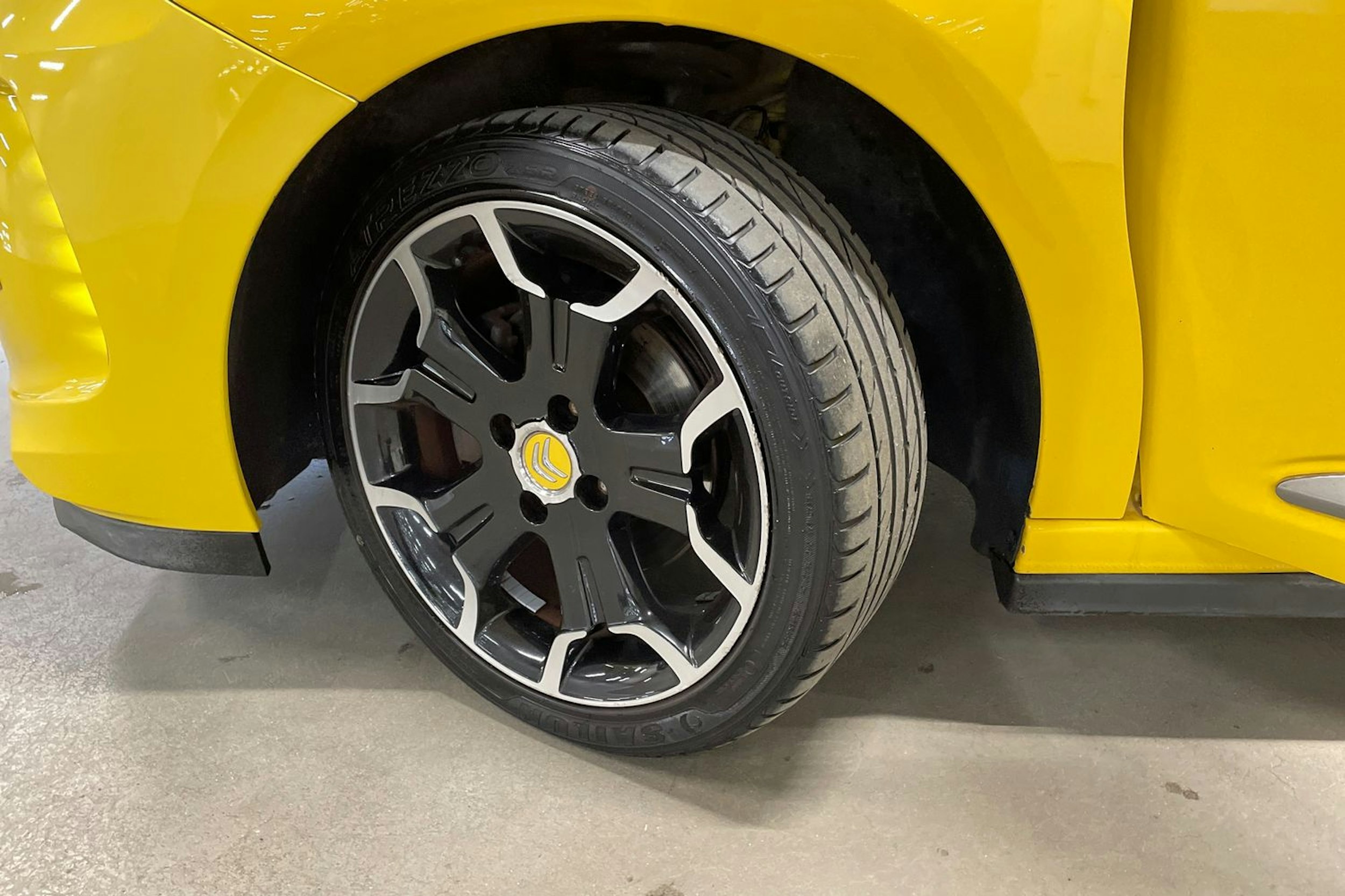 keltainen Citroën DS3 2011 kuva 13.
