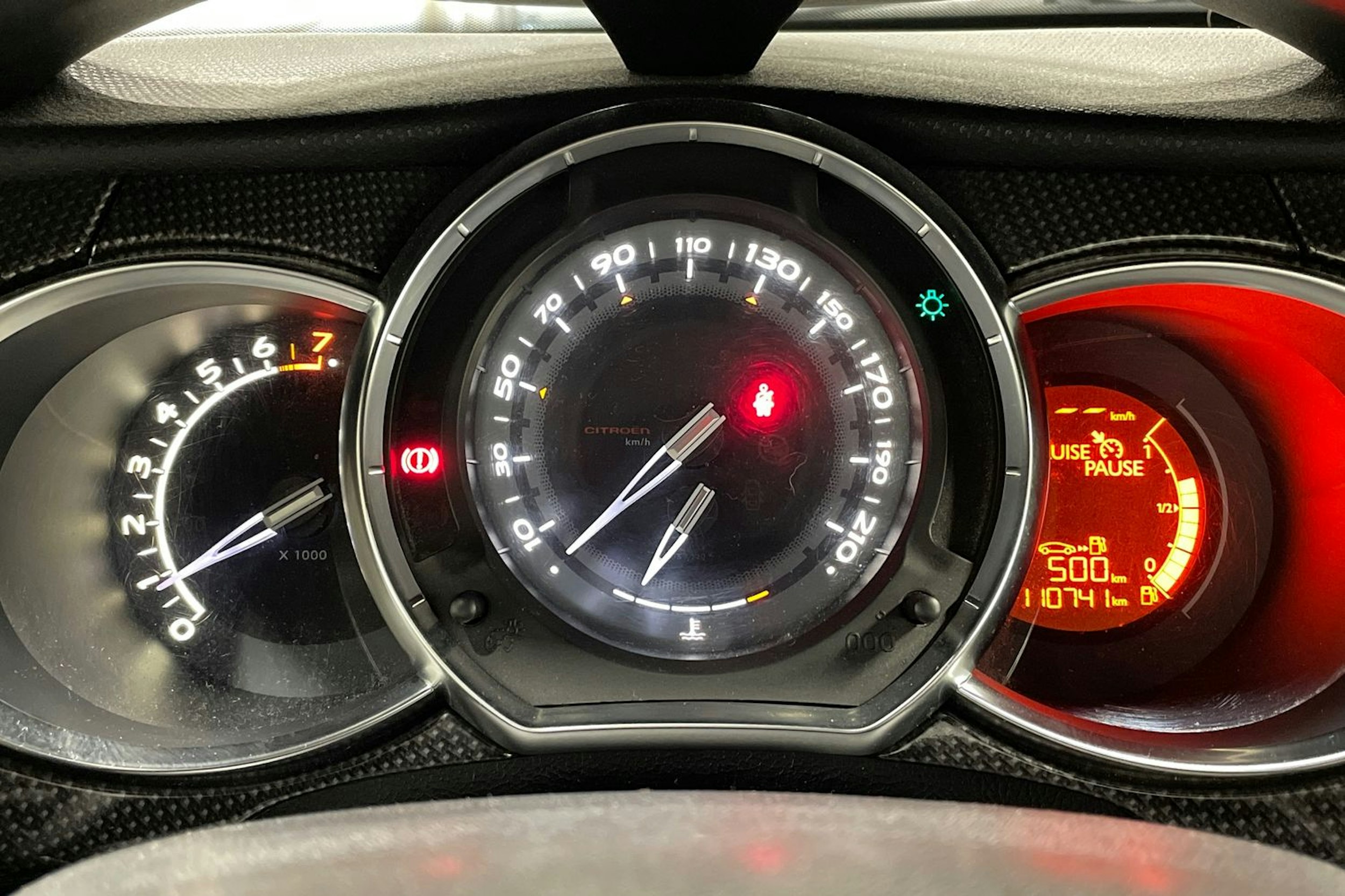 keltainen Citroën DS3 2011 kuva 16.
