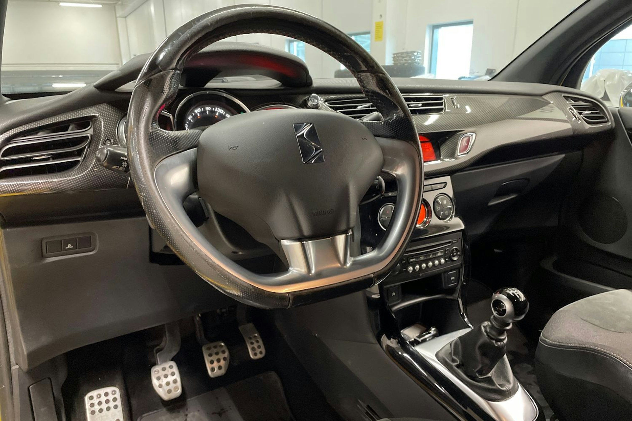 keltainen Citroën DS3 2011 kuva 20.