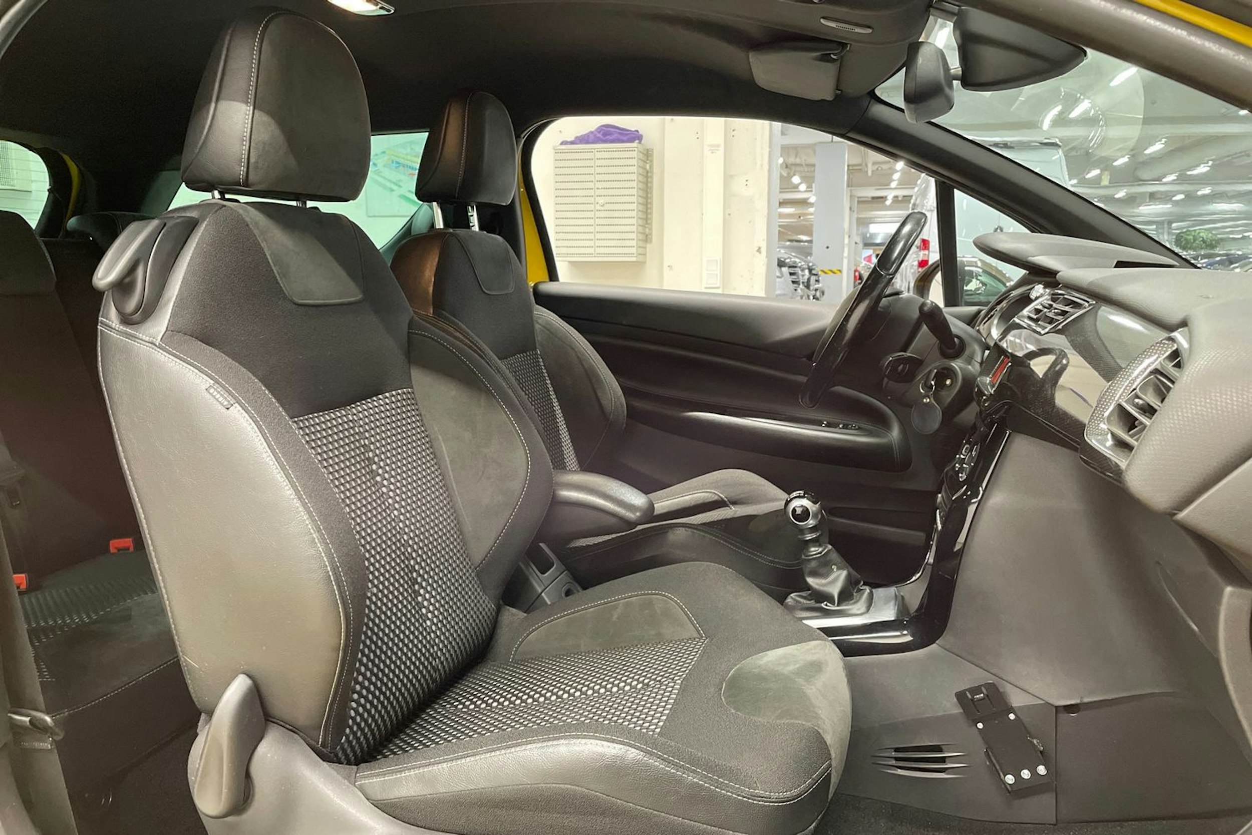 keltainen Citroën DS3 2011 kuva 21.