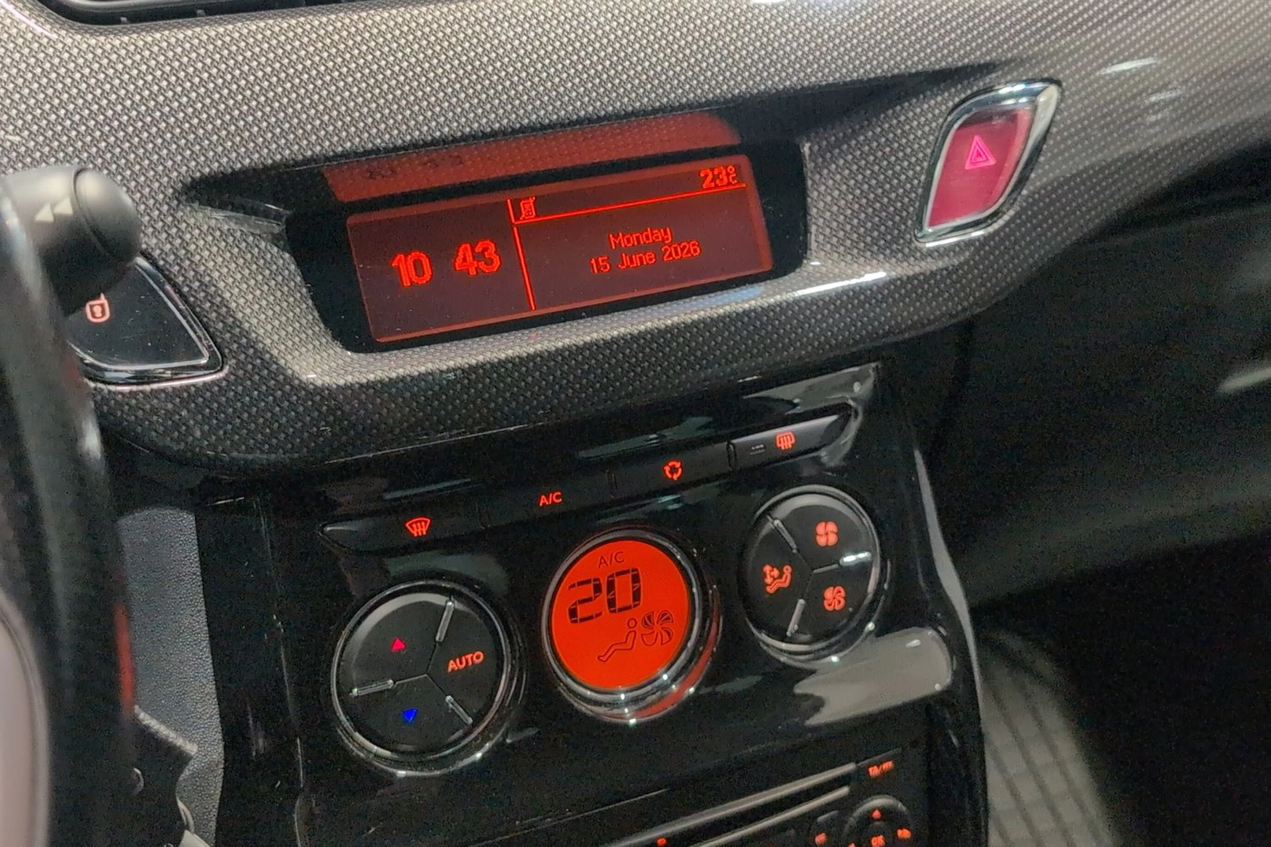 valkoinen Citroën DS3 2011 kuva 13.
