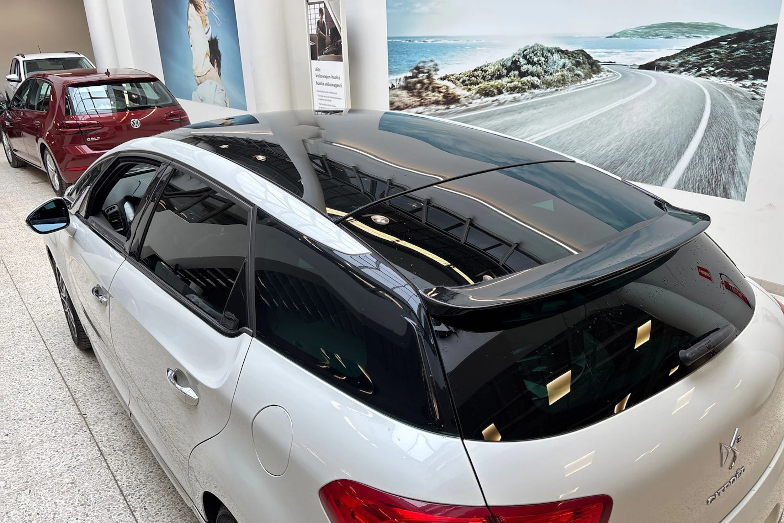 Valkoinen Citroën DS5 2012 kuva 20.