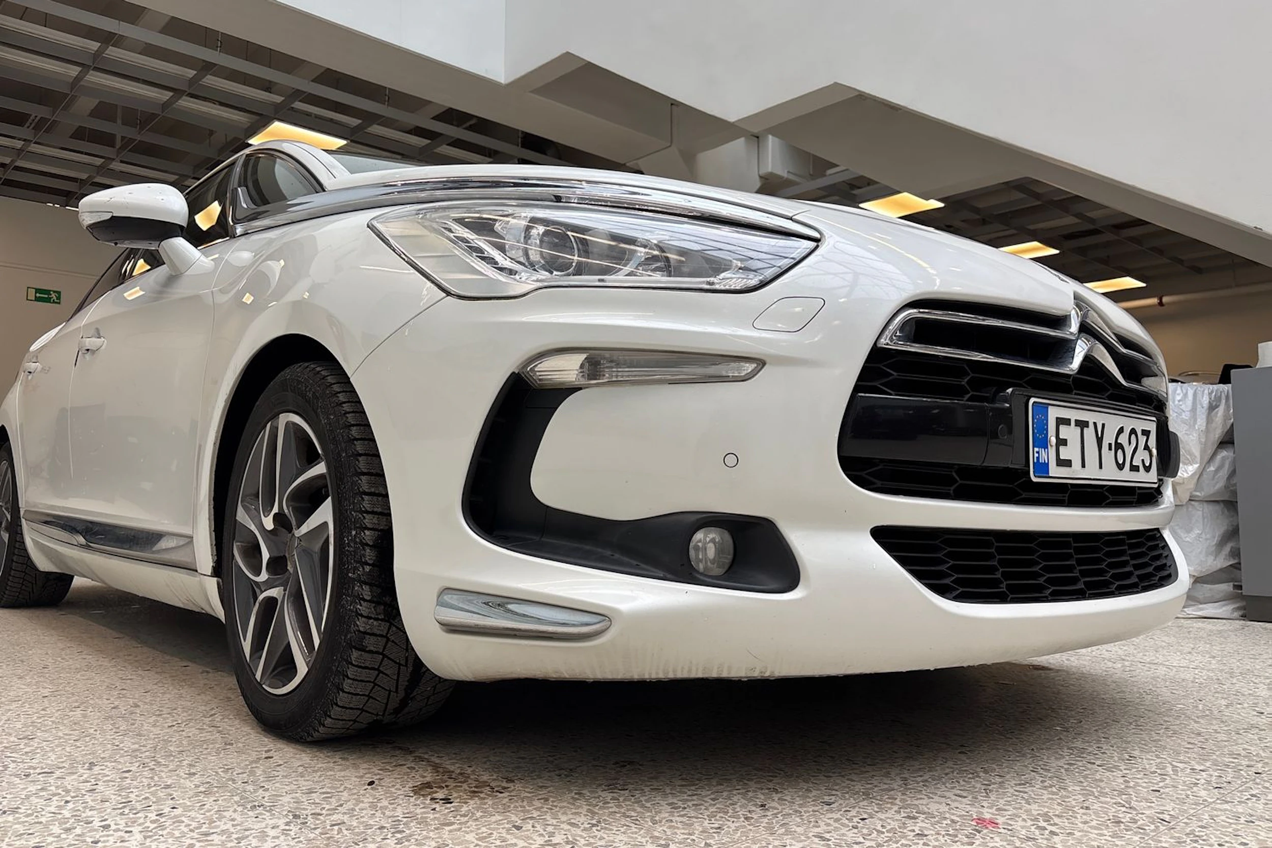 Valkoinen Citroën DS5 2012 kuva 25.