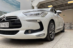 Valkoinen Citroën DS5 2012 kuva 27.