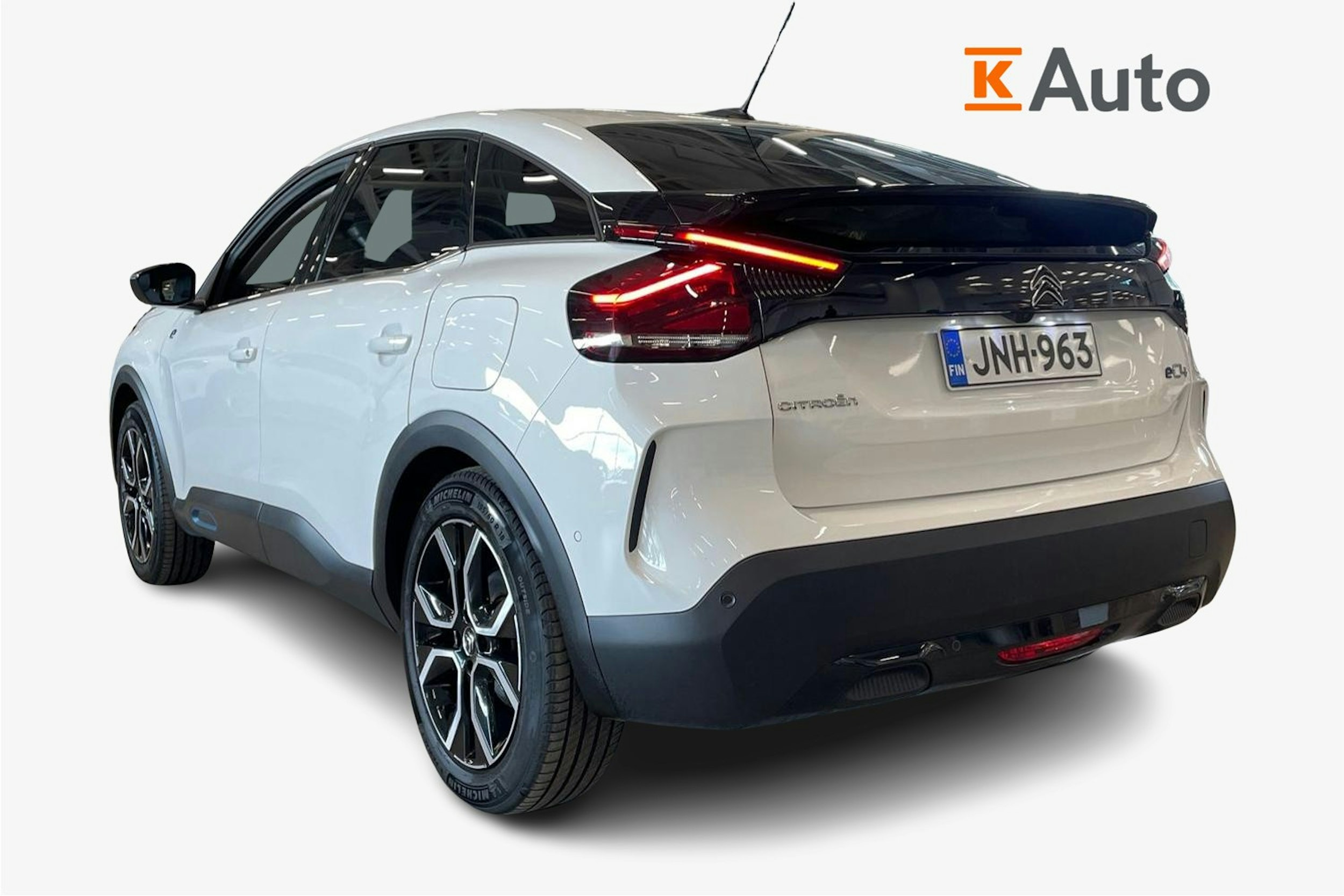 valkoinen Citroën e-C4 X 2022 kuva 2.