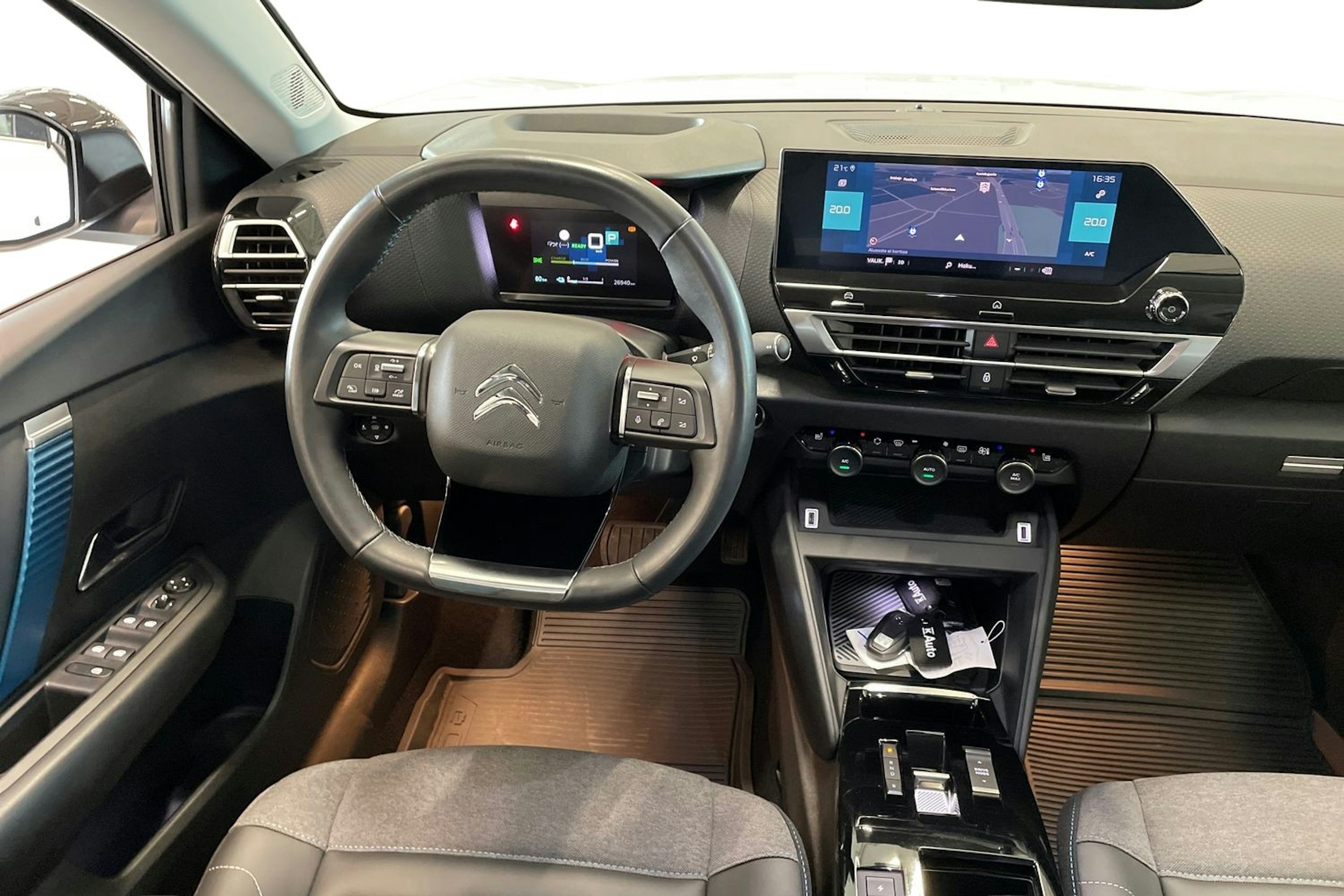 valkoinen Citroën e-C4 X 2022 kuva 9.