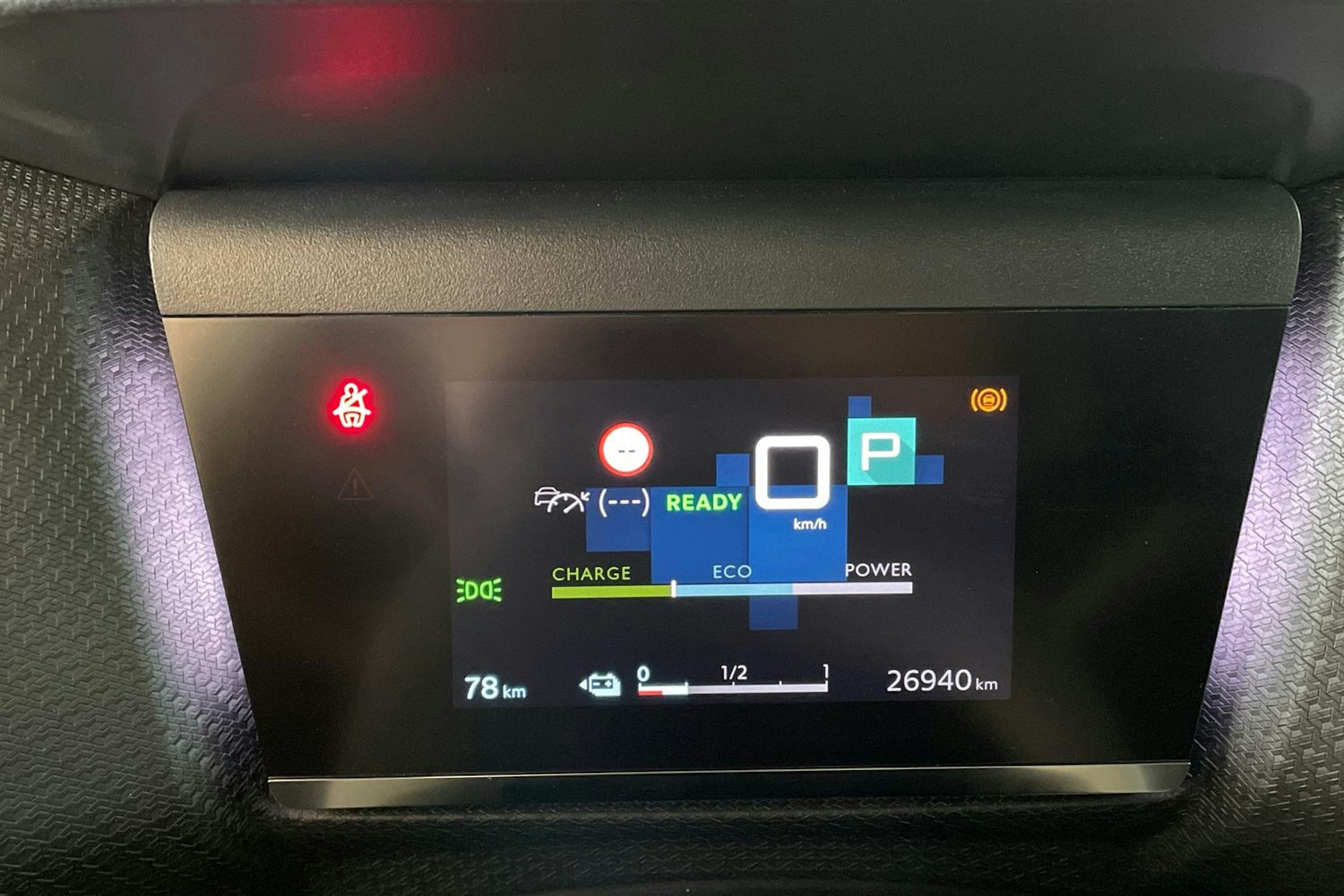 valkoinen Citroën e-C4 X 2022 kuva 19.