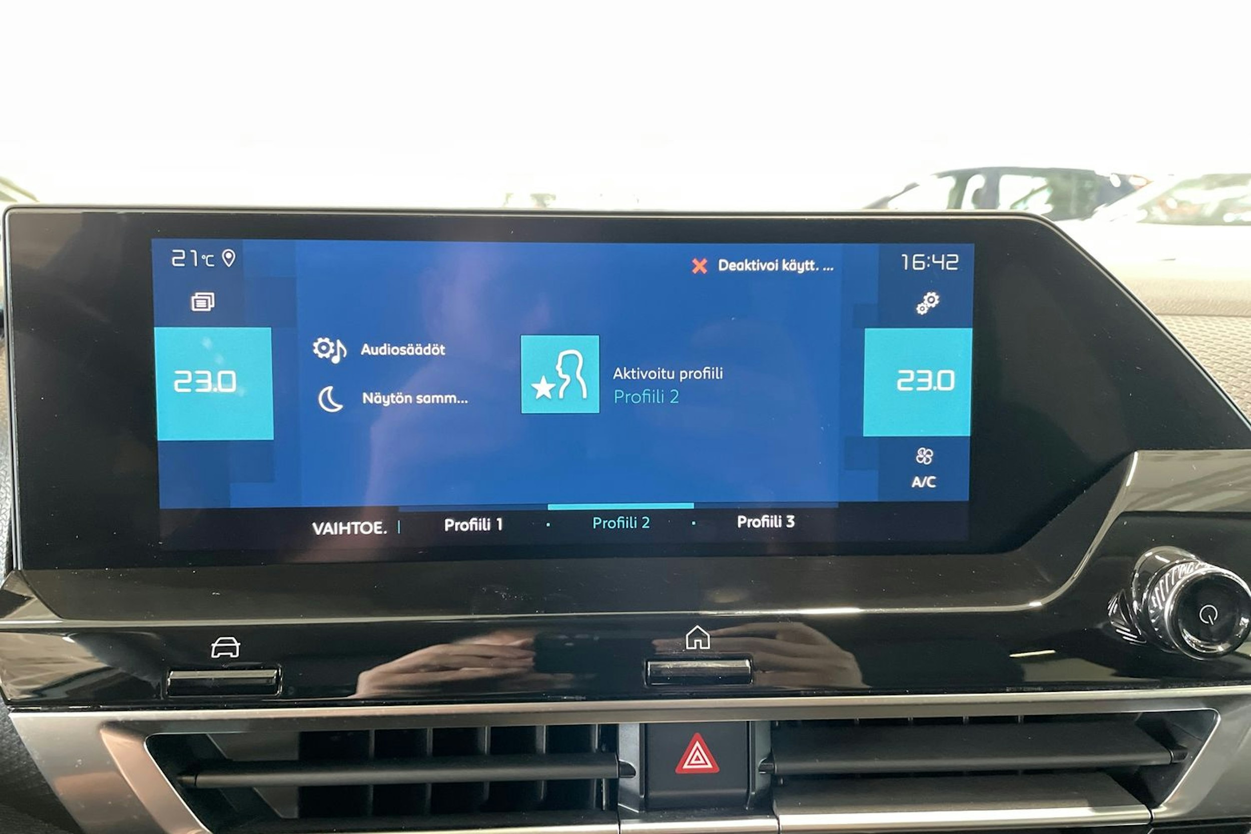 valkoinen Citroën e-C4 X 2022 kuva 26.