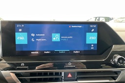 valkoinen Citroën e-C4 X 2022 kuva 26.