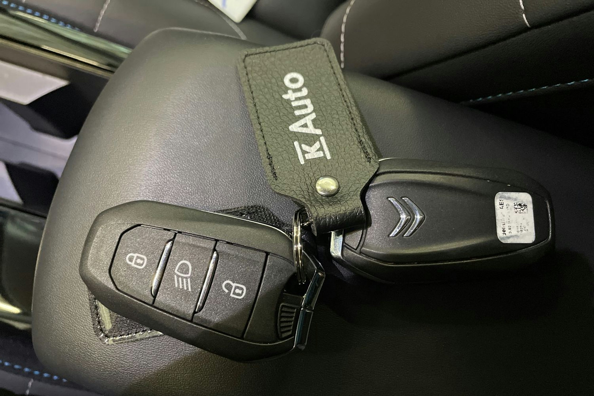 valkoinen Citroën e-C4 X 2022 kuva 31.