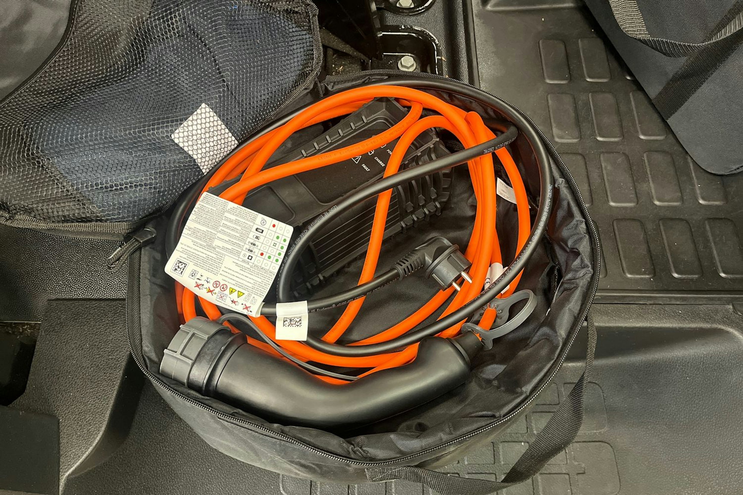 met. musta Citroën e-Jumpy 2022 kuva 18.