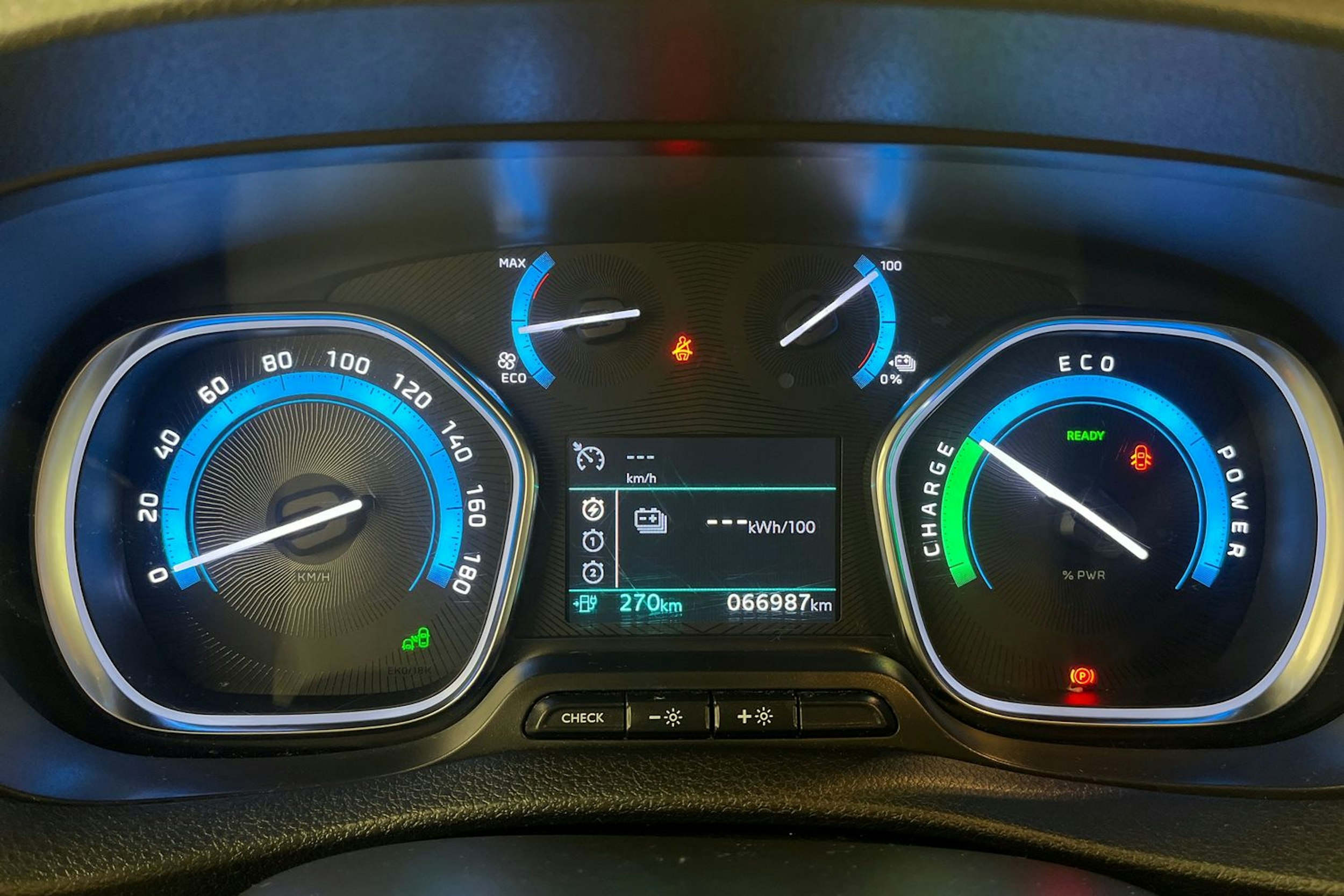 met. musta Citroën e-Jumpy 2022 kuva 19.