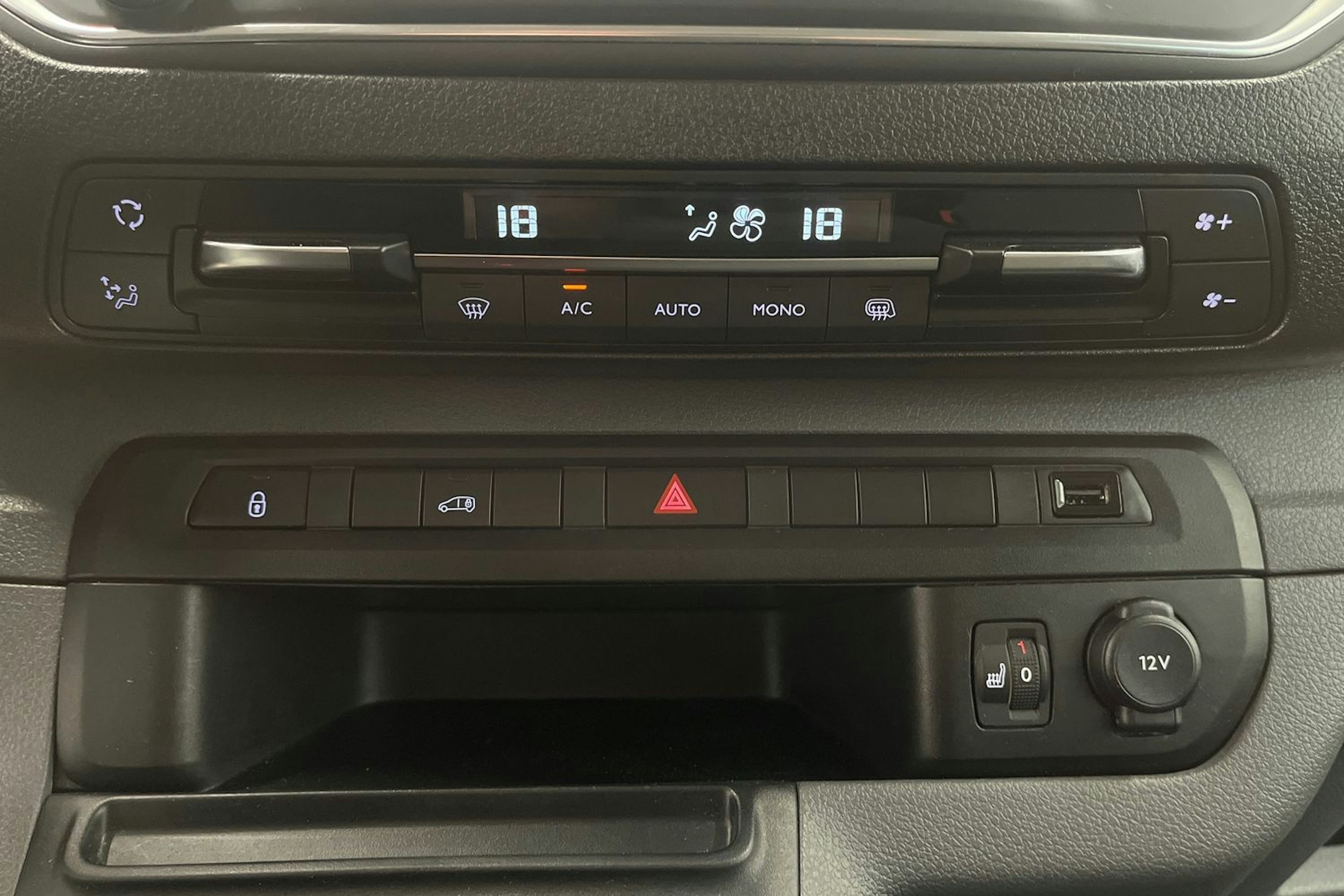 met. musta Citroën e-Jumpy 2022 kuva 22.
