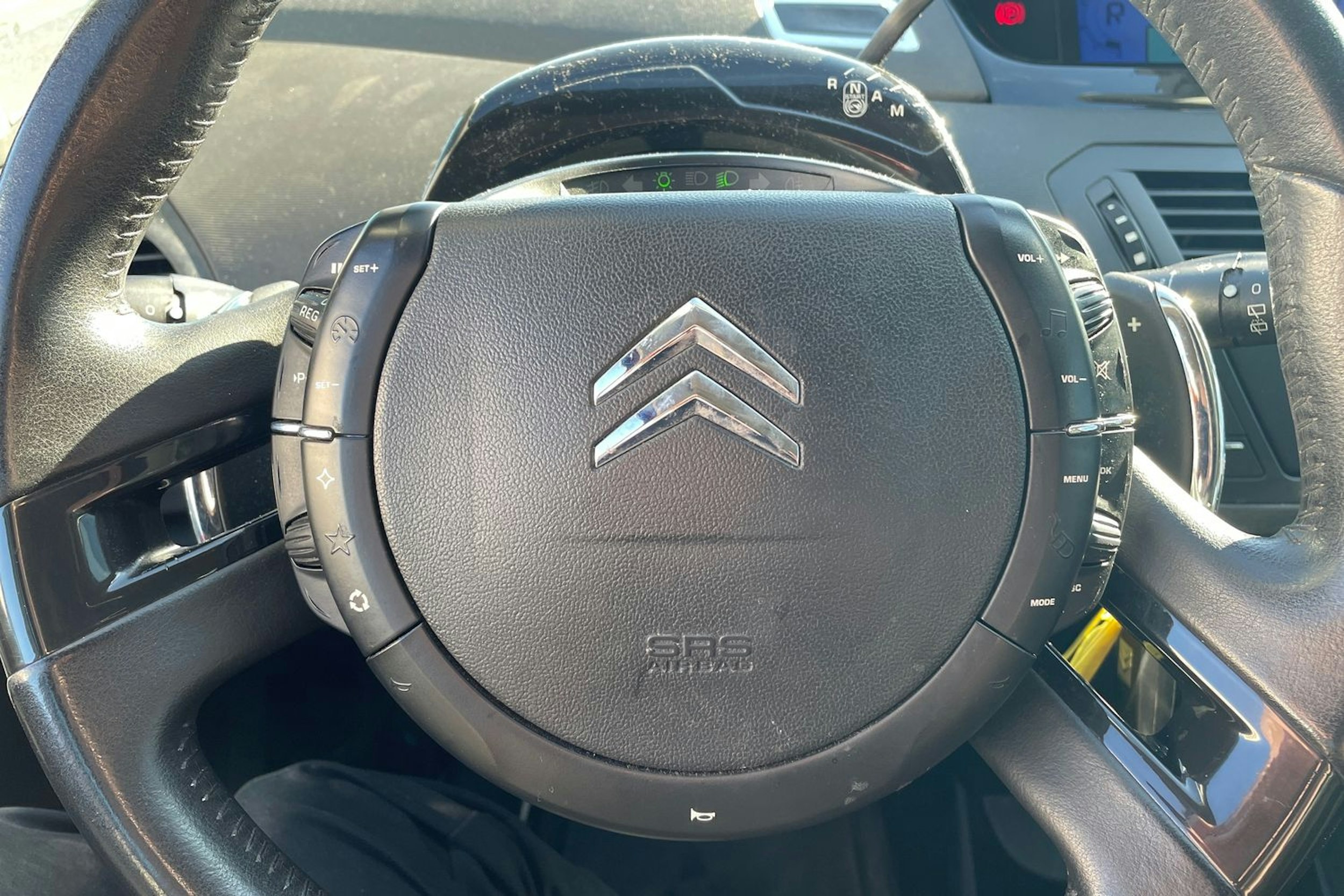 punainen Citroën Grand C4 Picasso 2009 kuva 18.