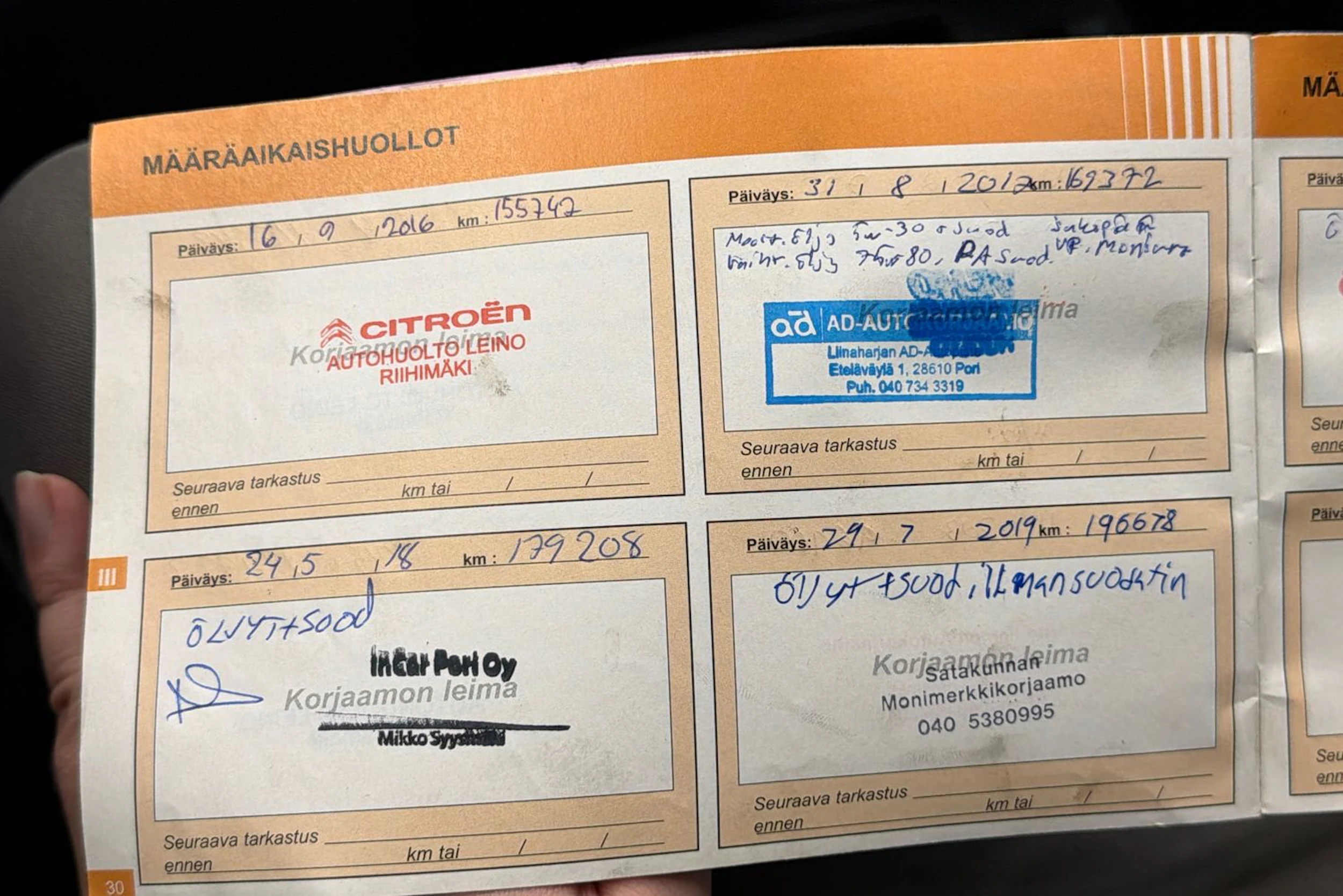 musta Citroën Grand C4 Picasso 2010 kuva 10.
