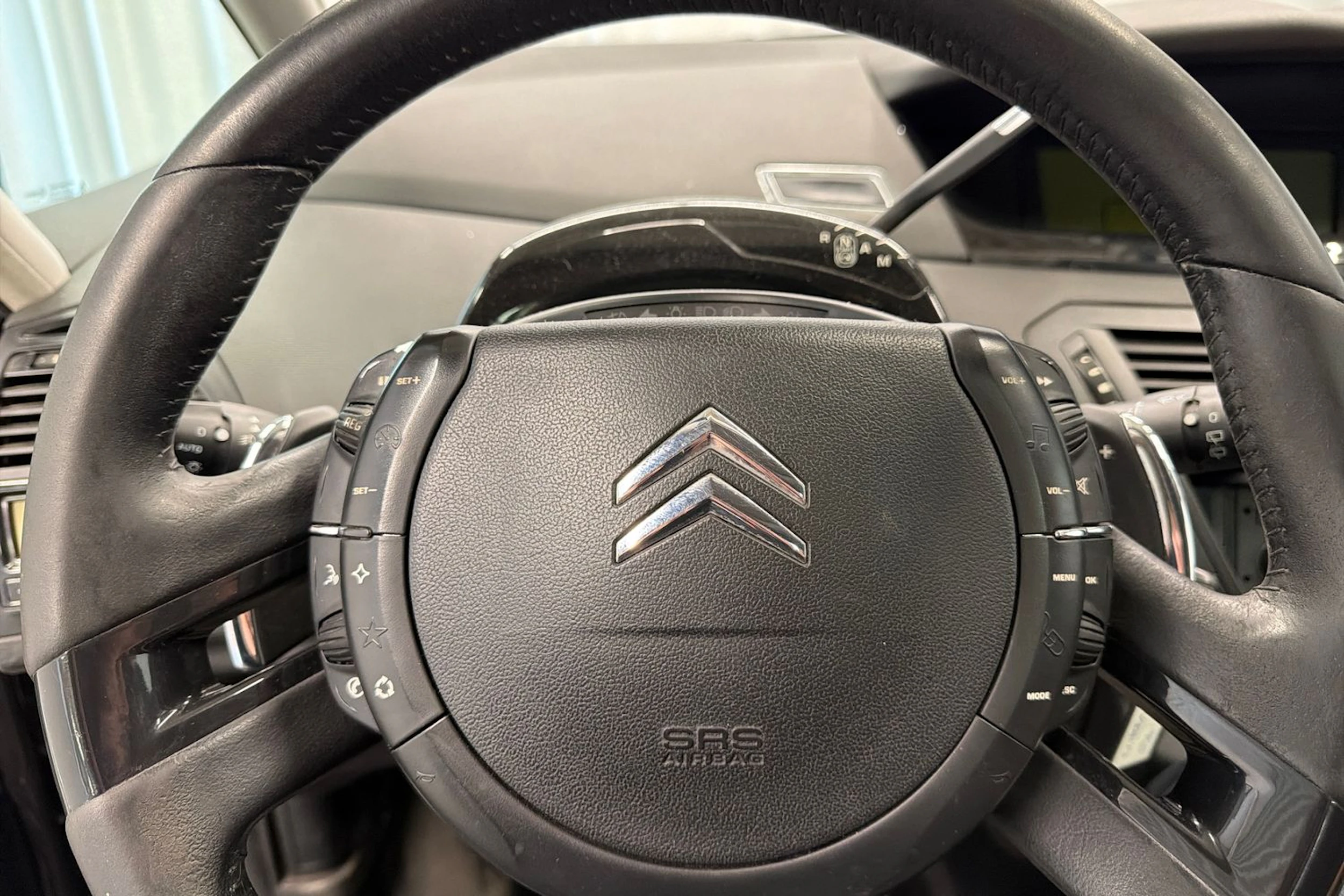musta Citroën Grand C4 Picasso 2010 kuva 16.