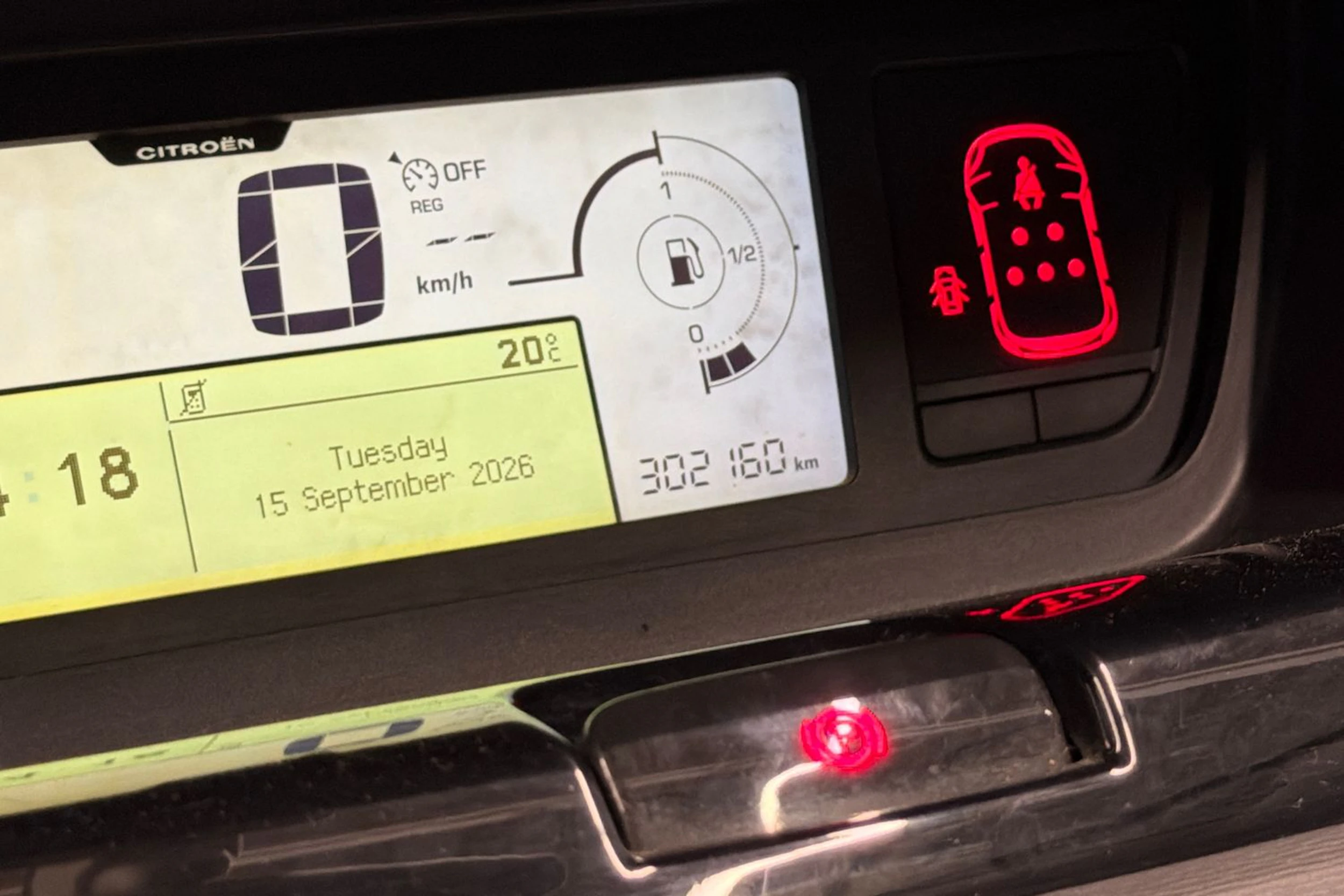 musta Citroën Grand C4 Picasso 2010 kuva 18.