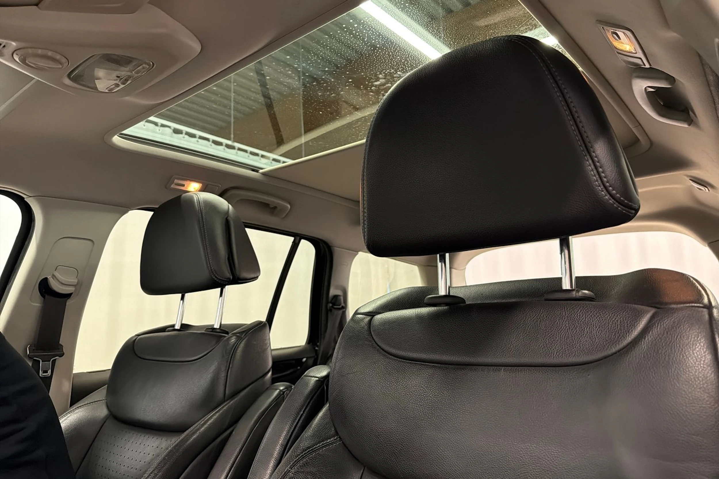musta Citroën Grand C4 Picasso 2010 kuva 30.