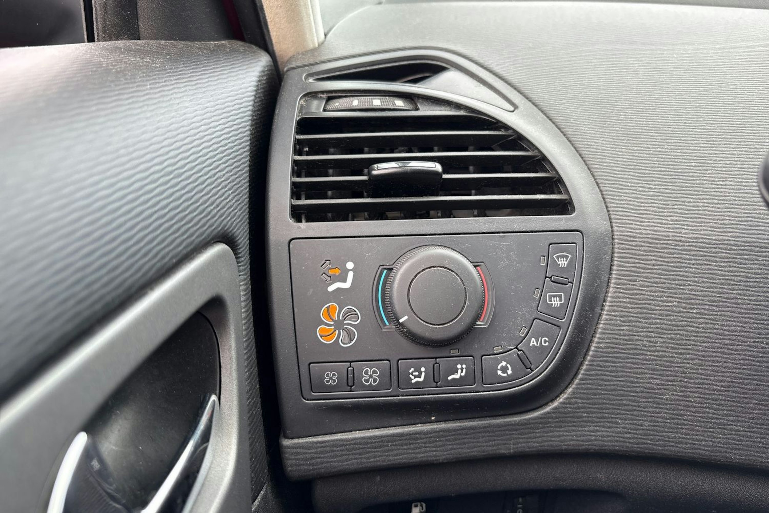 Punainen Citroën Grand C4 Picasso 2012 kuva 18.